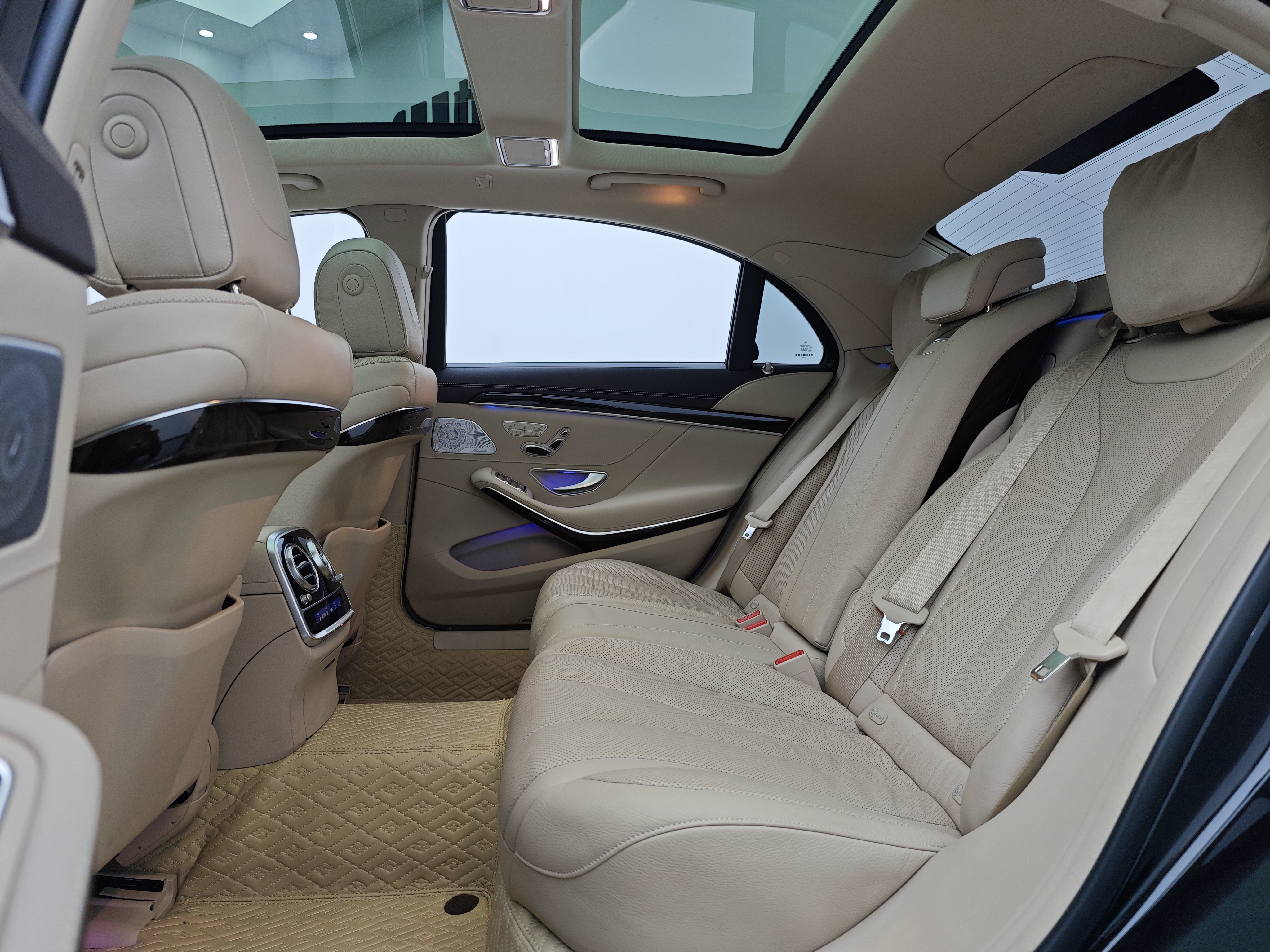 Mercedes-Benz S Class 2018 immagine di auto #14