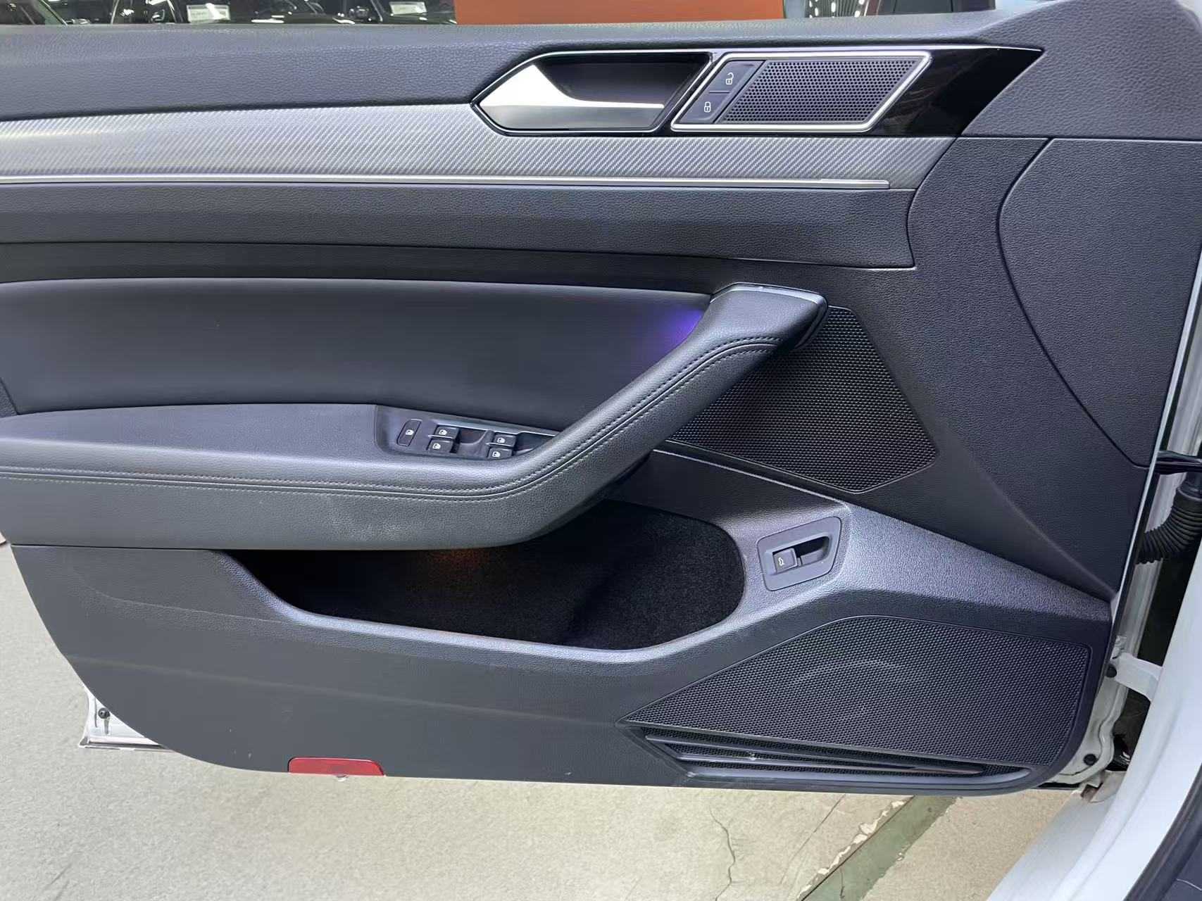 Volkswagen Passat Variant 2020 immagine di auto #14