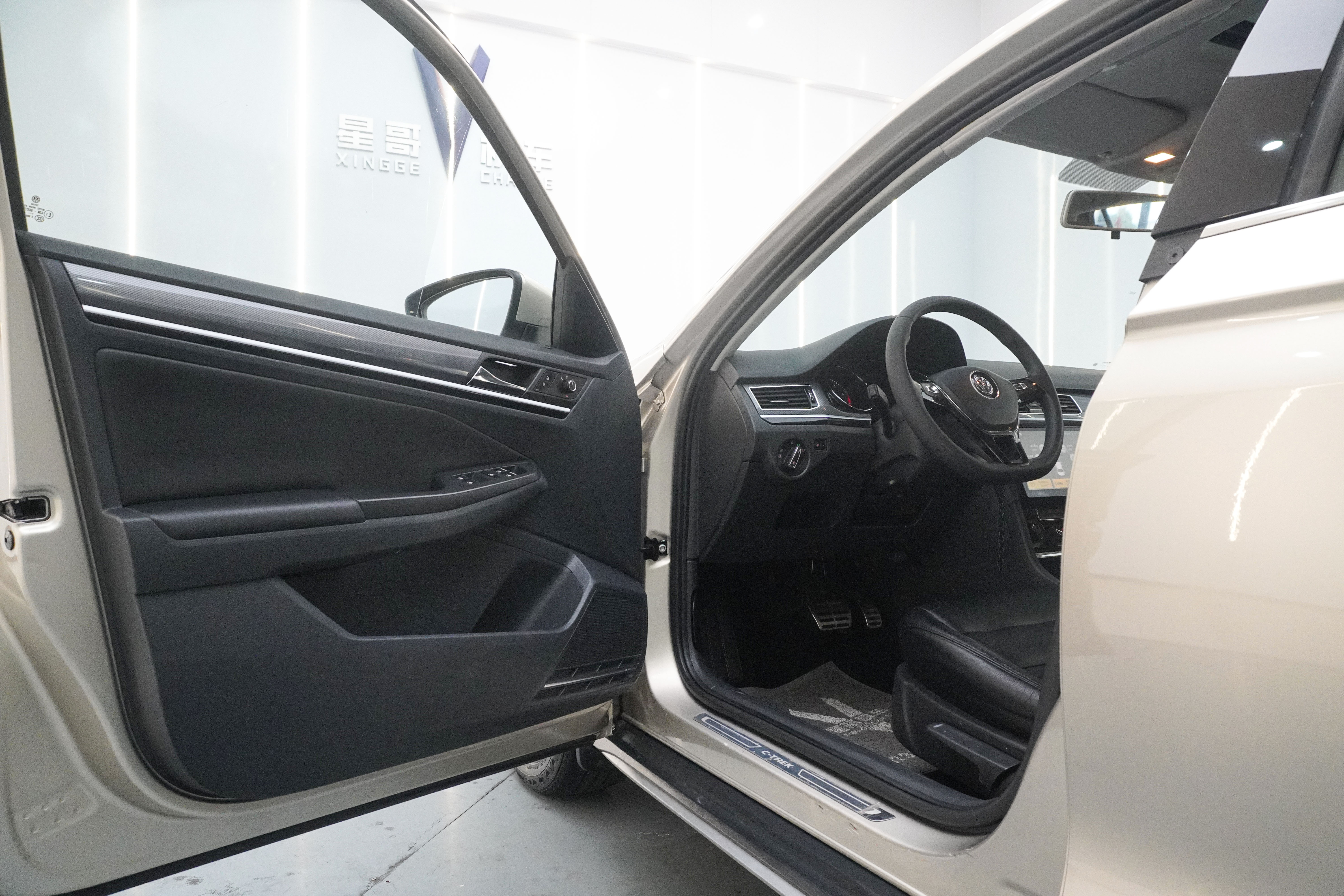 Volkswagen C-Trek 2018 immagine di auto #14