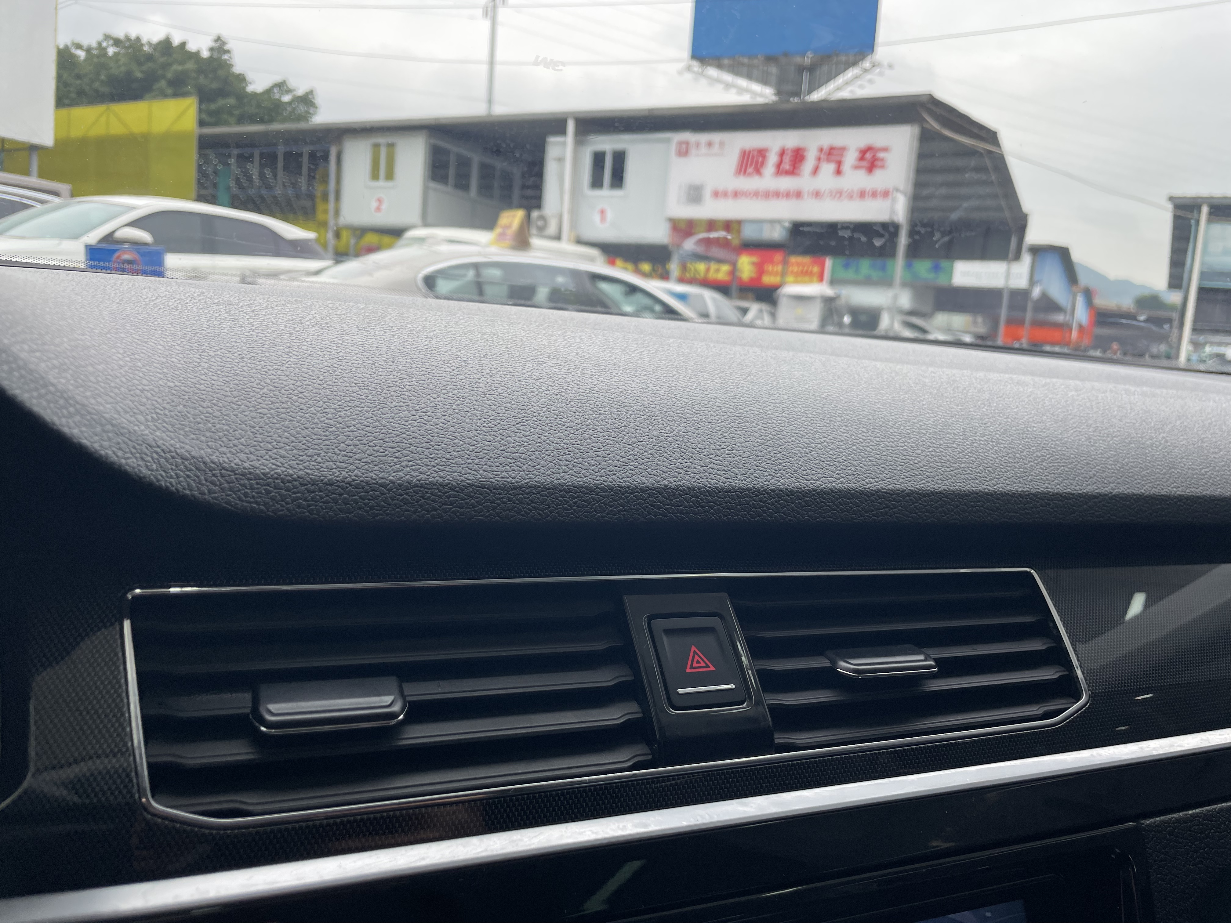 Volkswagen C-Trek 2018 immagine di auto #14