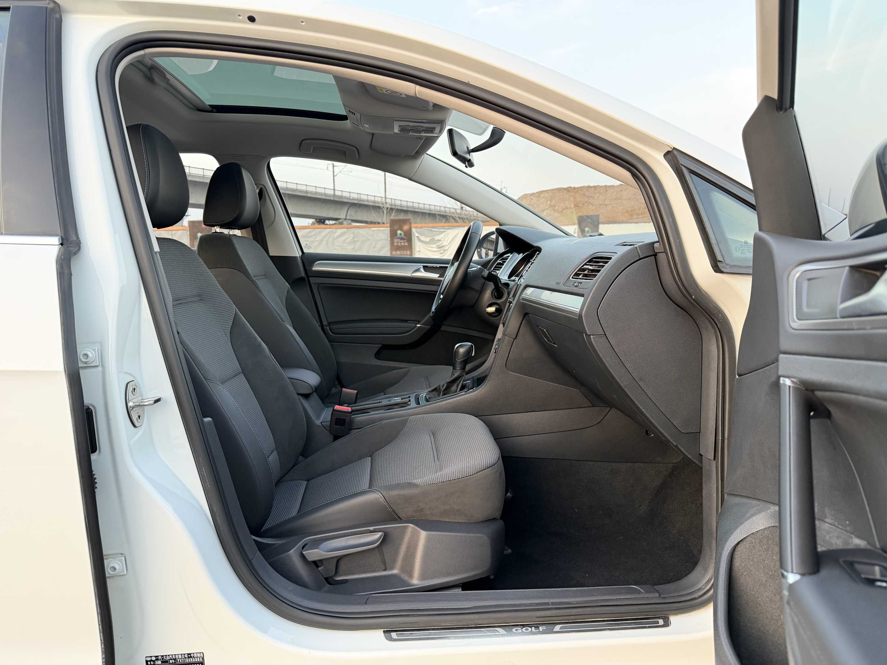 Volkswagen Golf 2018 car image #14