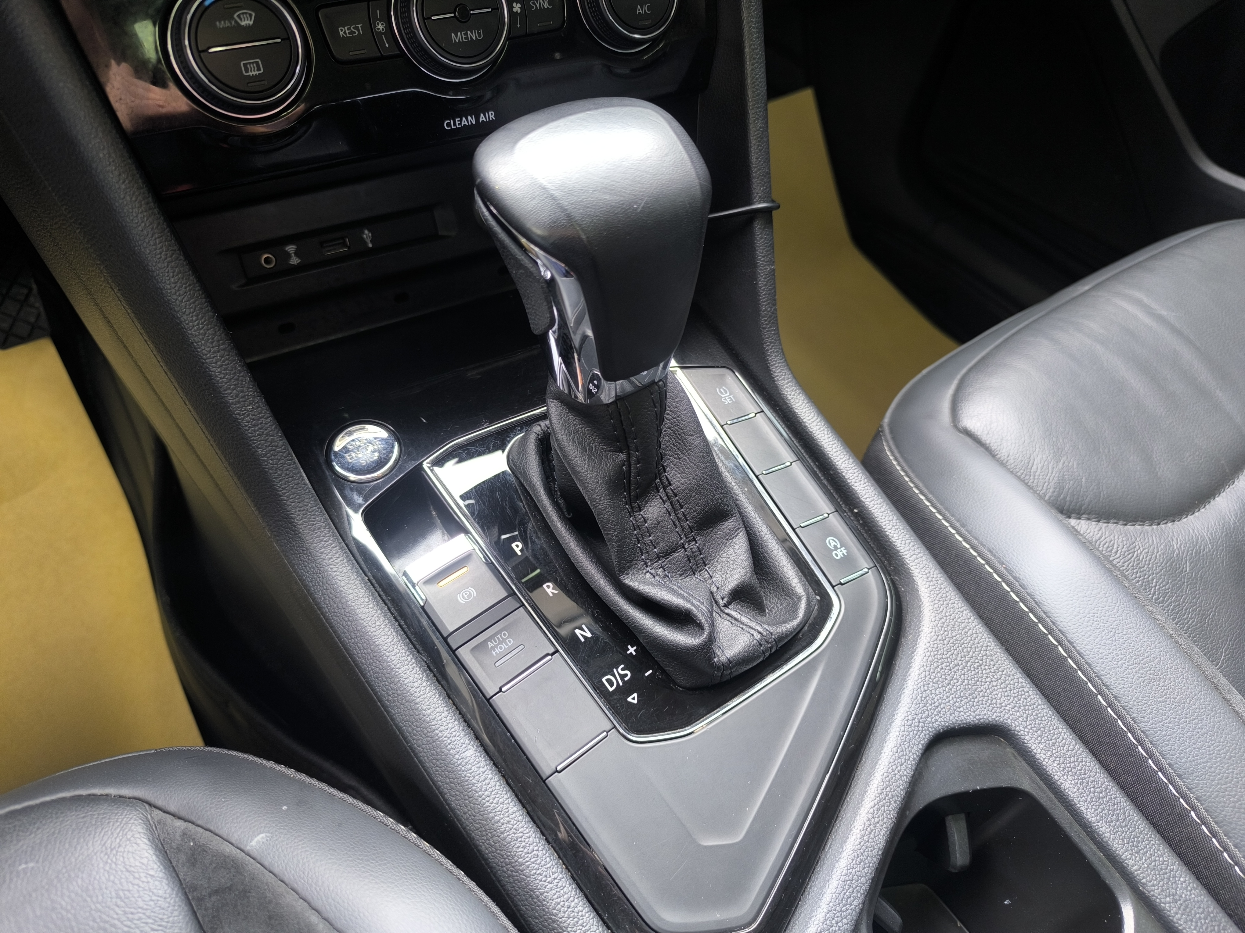 Volkswagen Tiguan L 2018 #14 Volkswagen Tiguan L 2018 car image #14