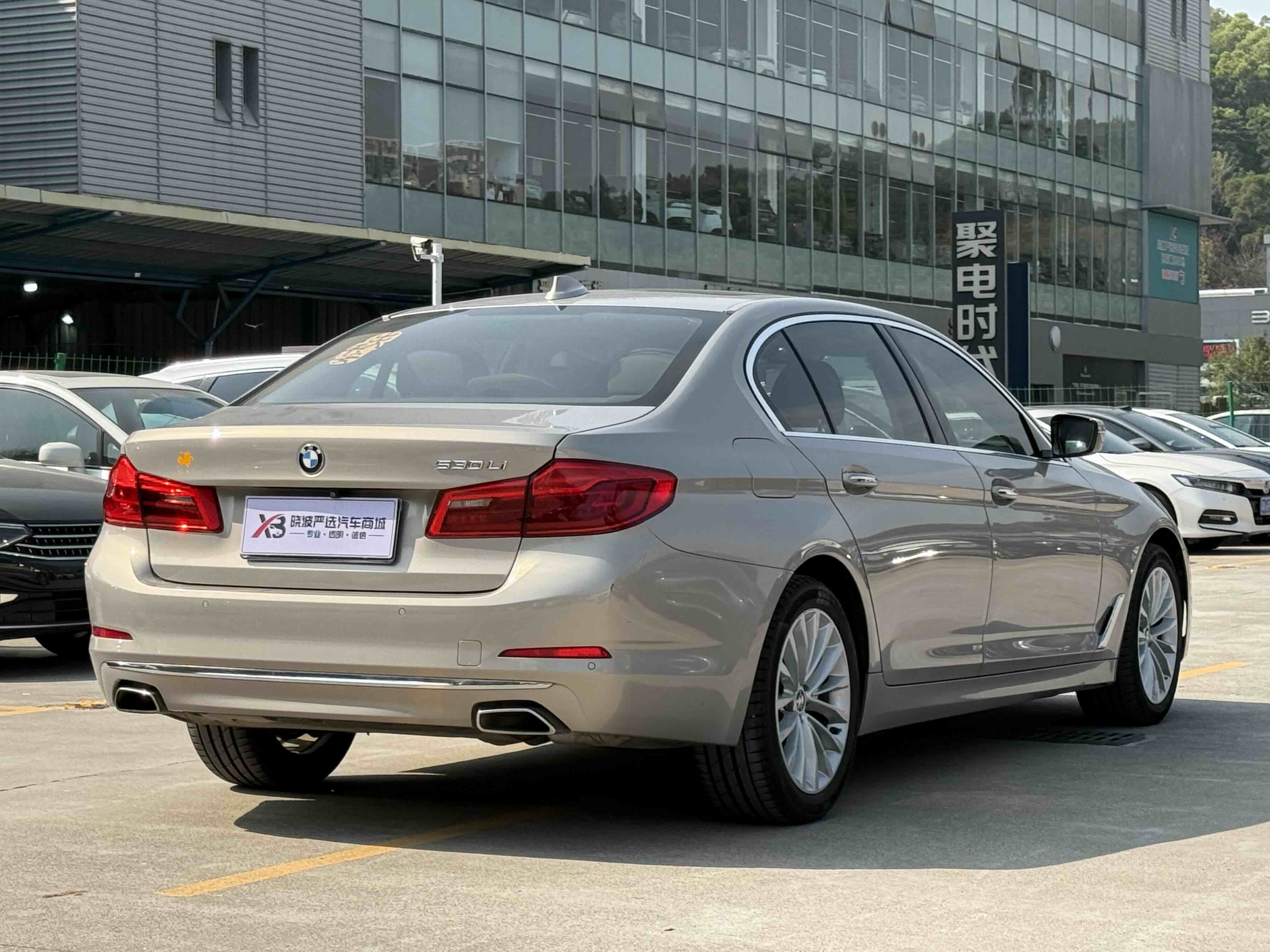 BMW 5 Series 2018 car image #14