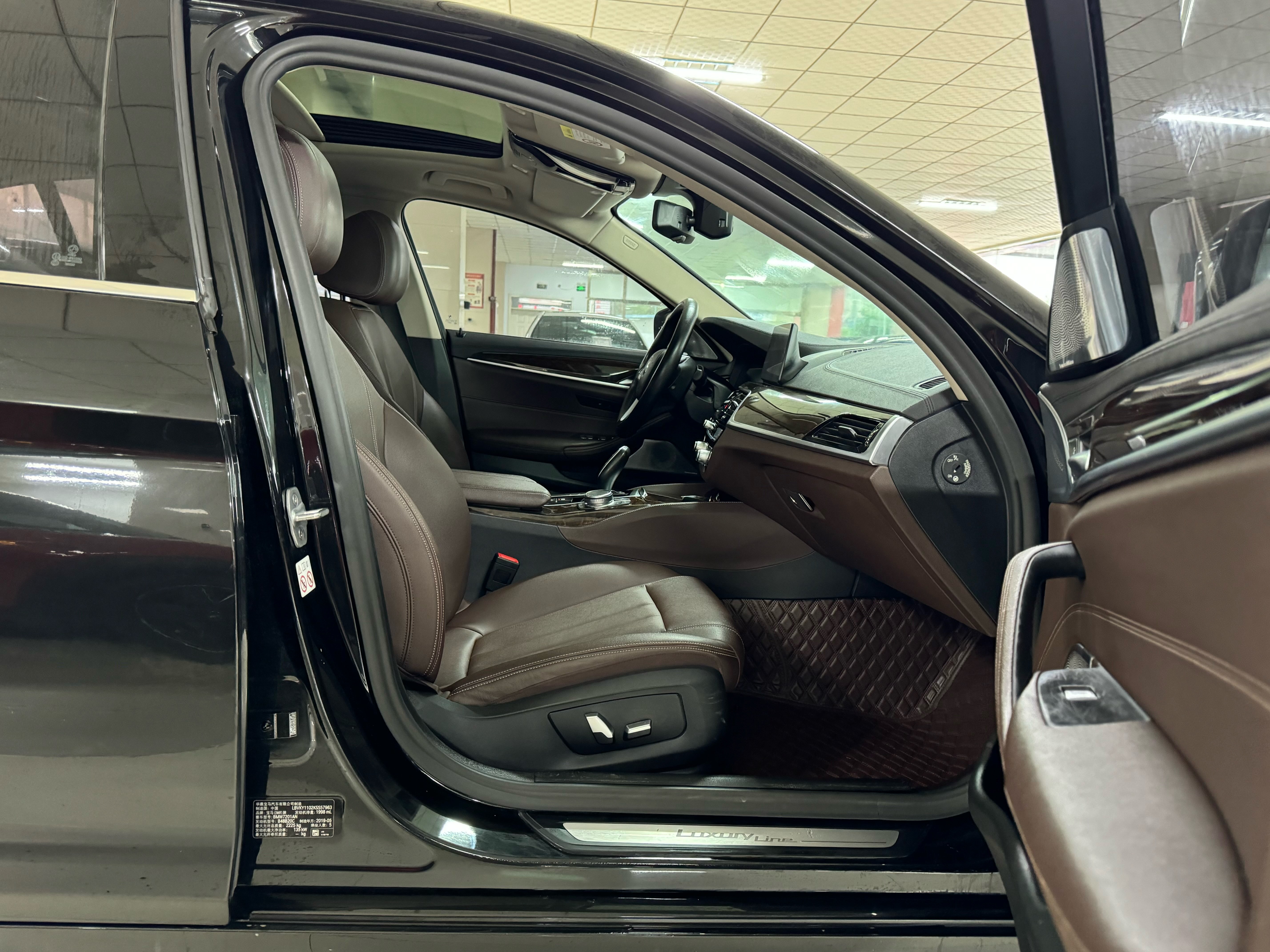 BMW 5 Series 2019 car image #14