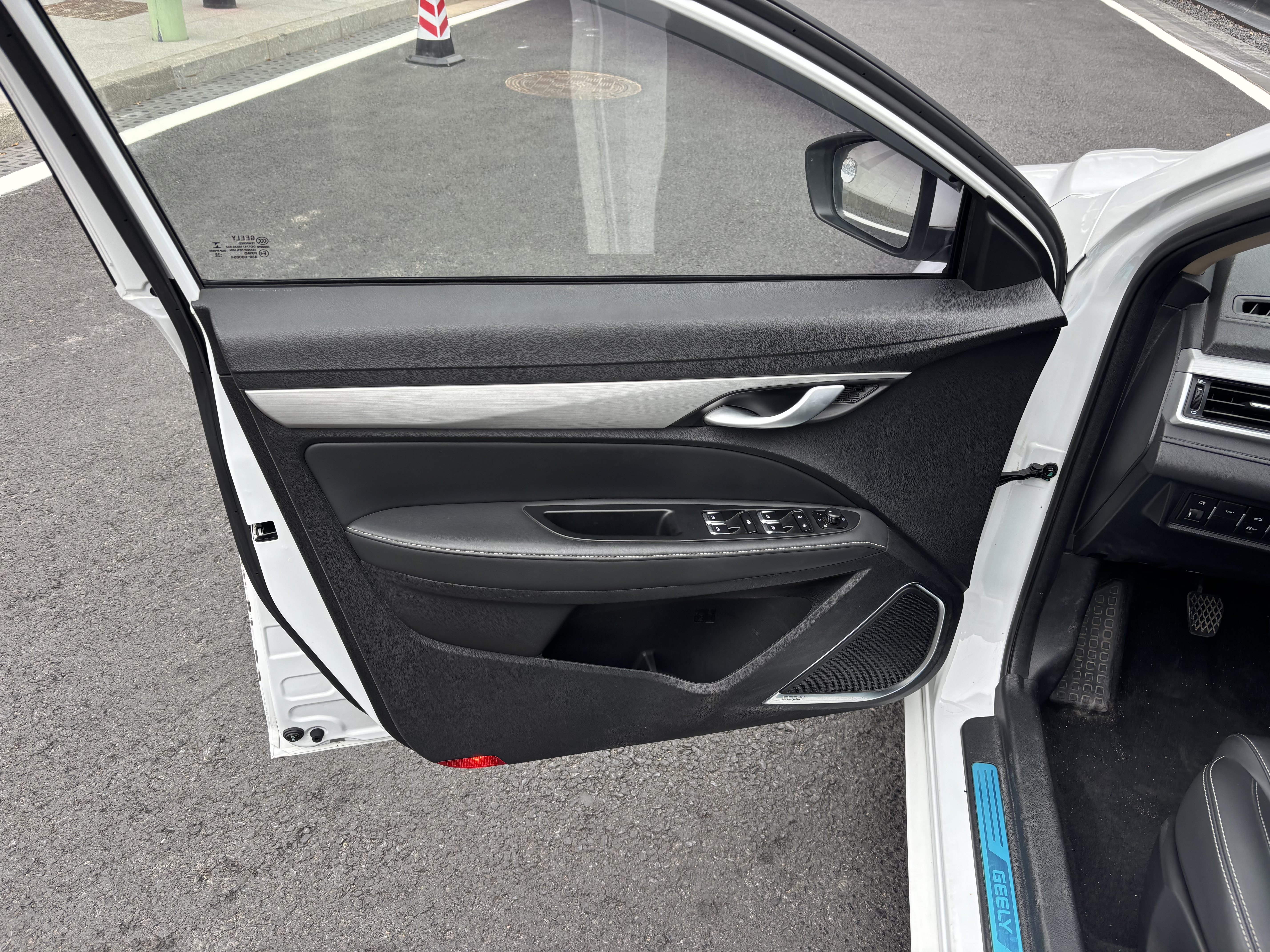 GEELY Emgrand 2018 #14 GEELY Emgrand 2018 car image #14