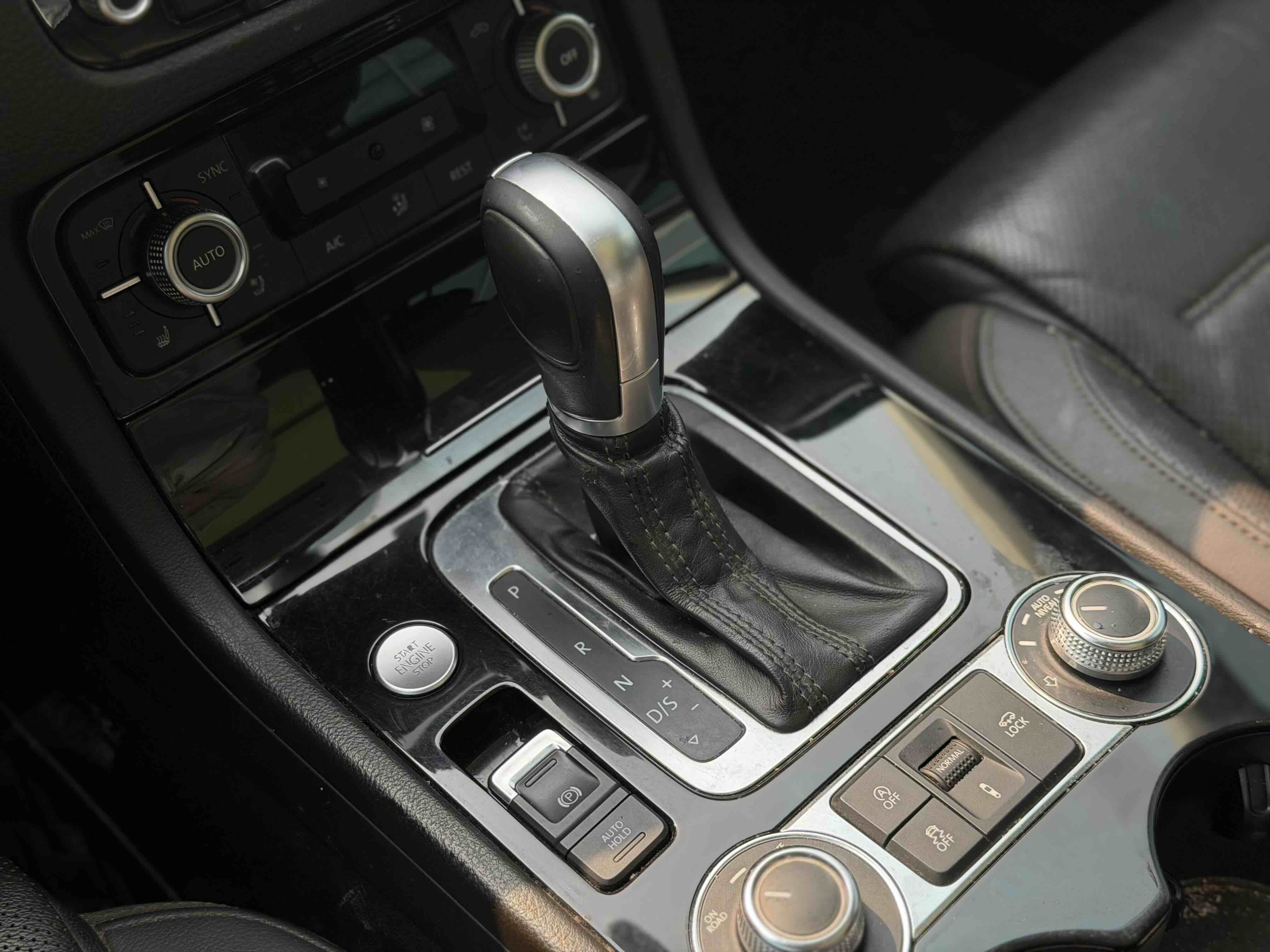 Volkswagen Touareg 2018 immagine di auto #14