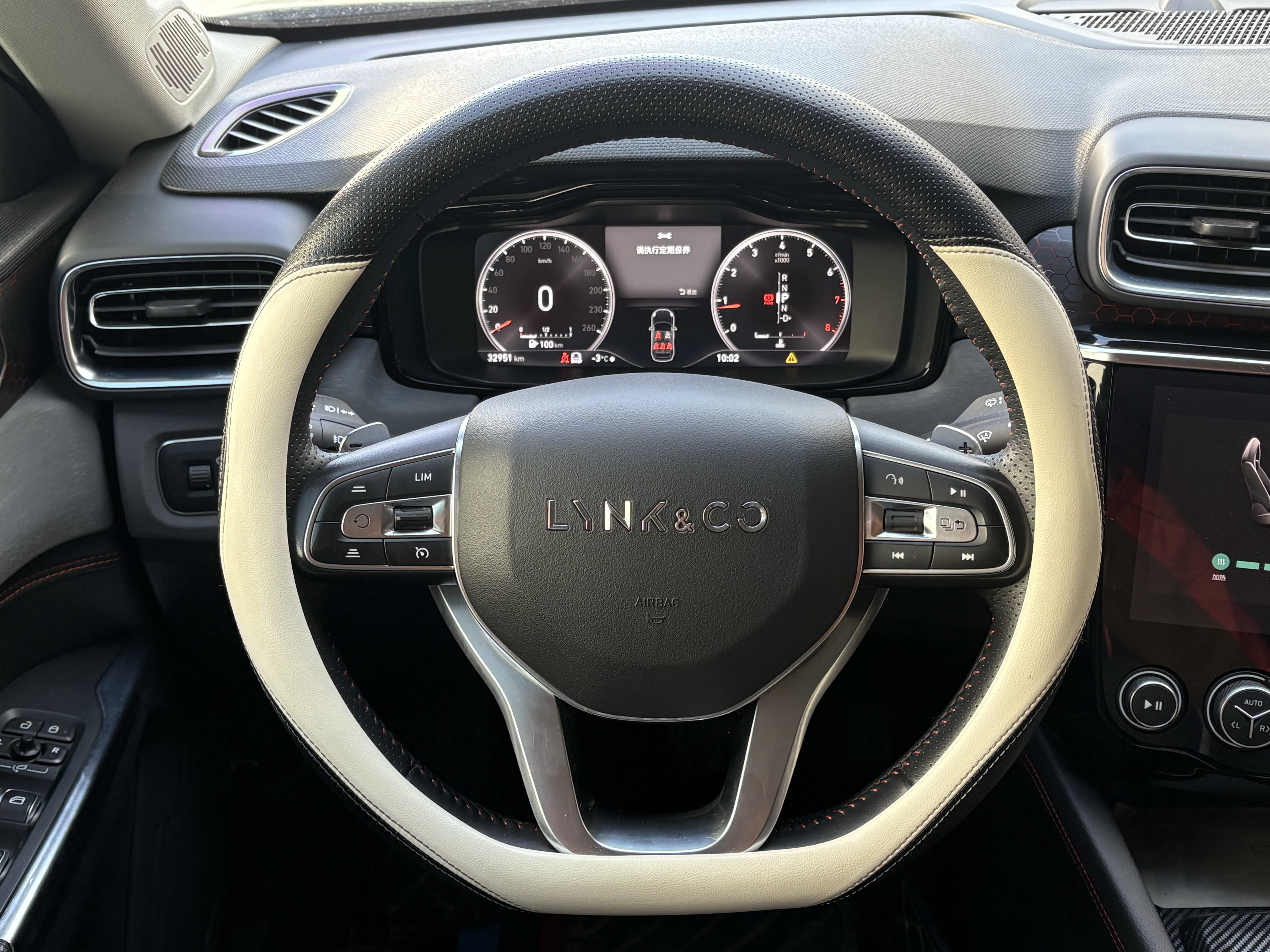 Lynk & Co 02 2019 #14 Lynk & Co 02 2019 car image #14