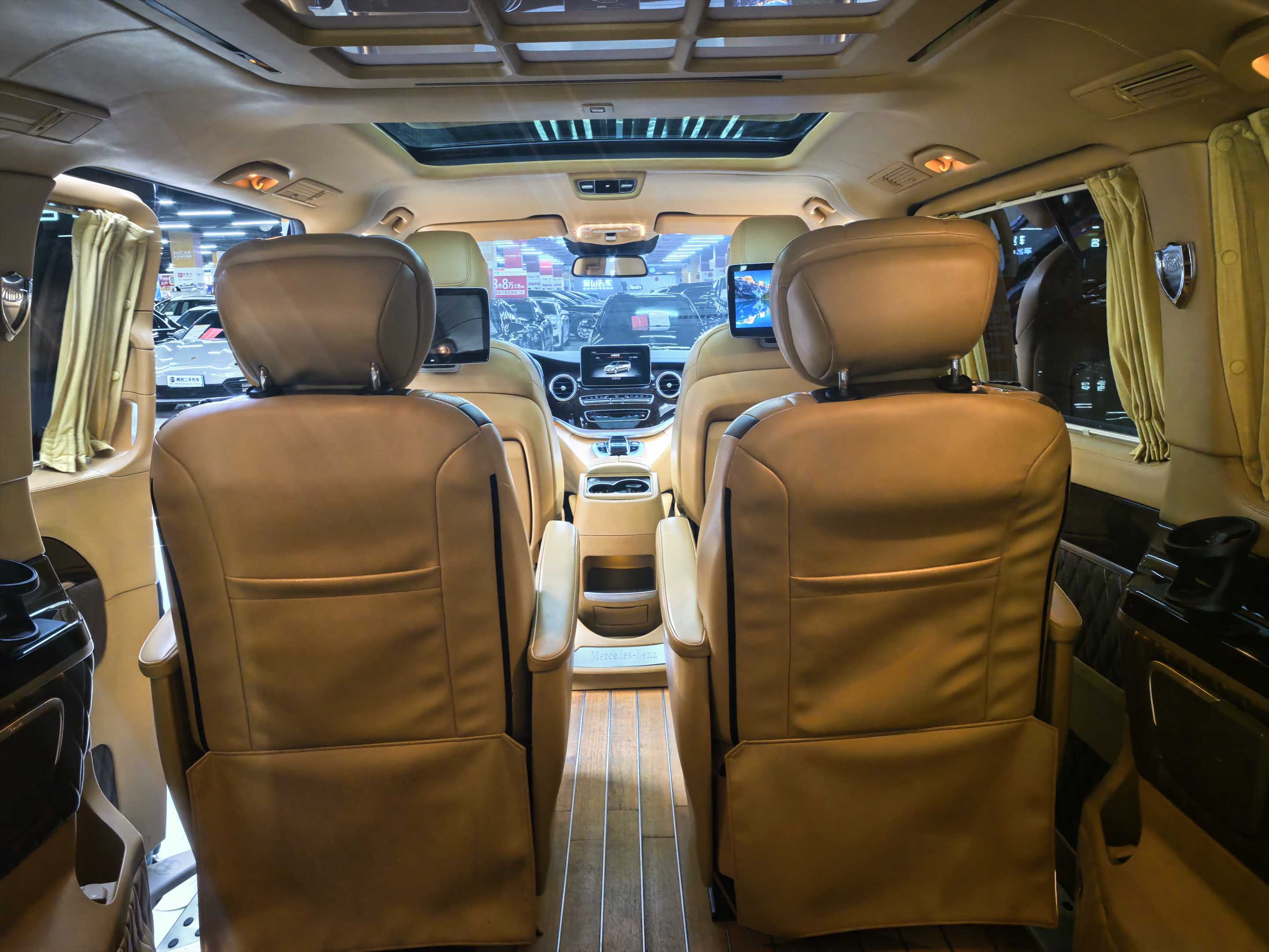 Mercedes-Benz V Class 2019 #14 Mercedes-Benz V Class 2019 car image #14