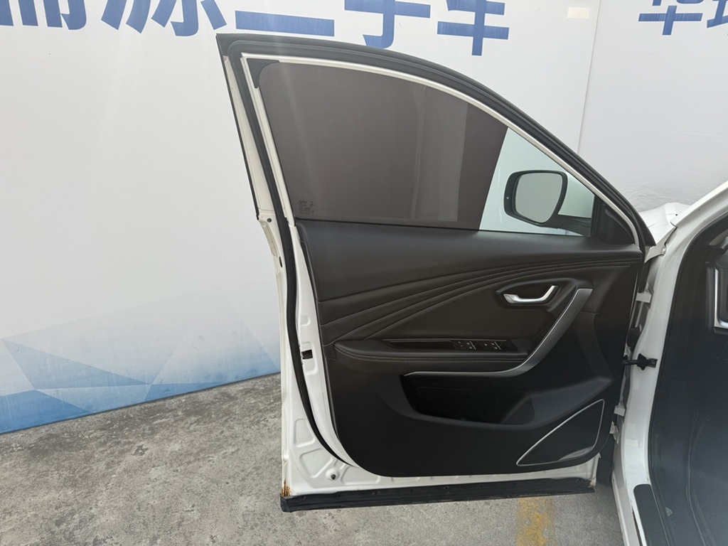 X70 2019 car image #14
