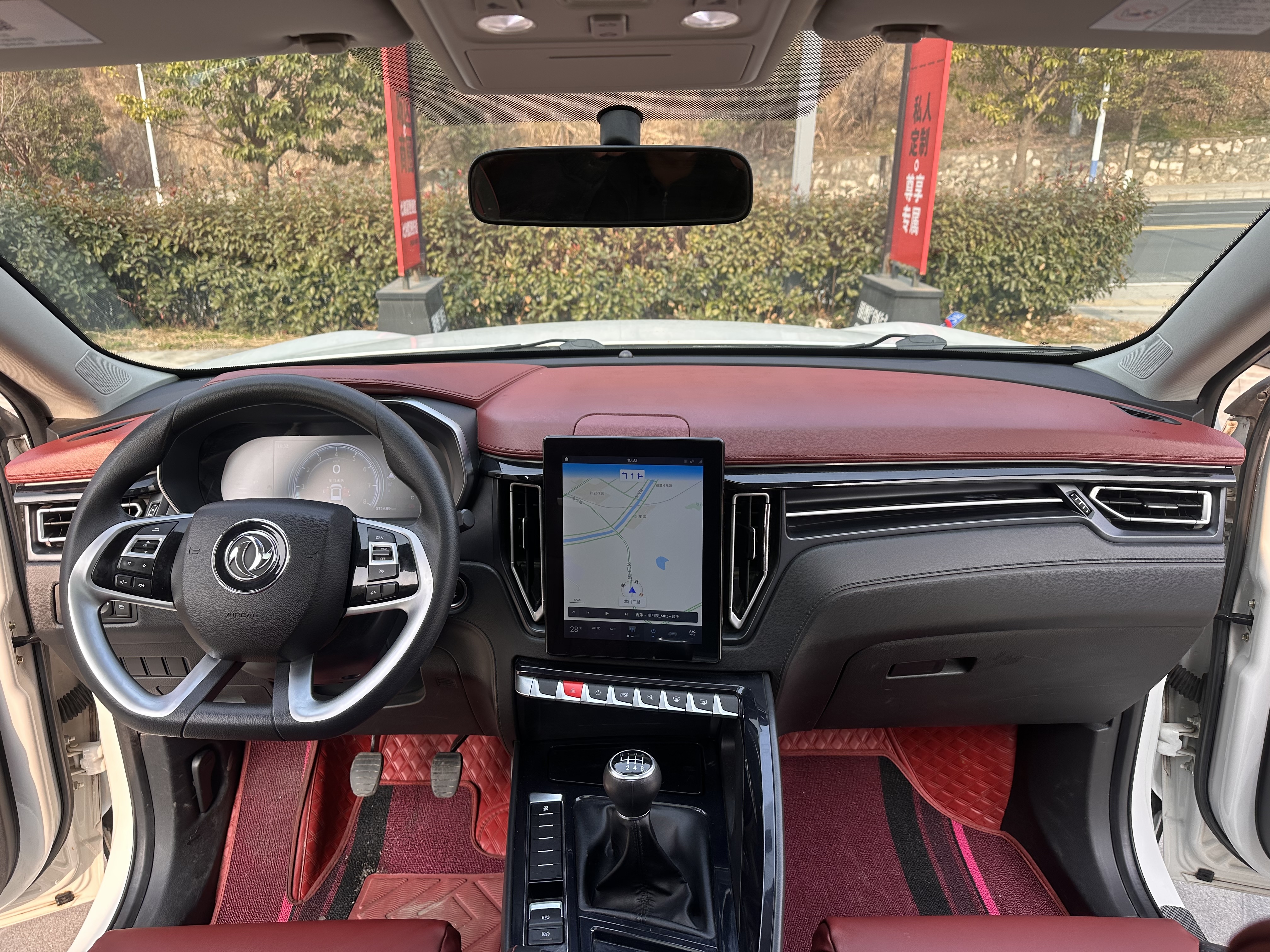 T5 2019 car image #14