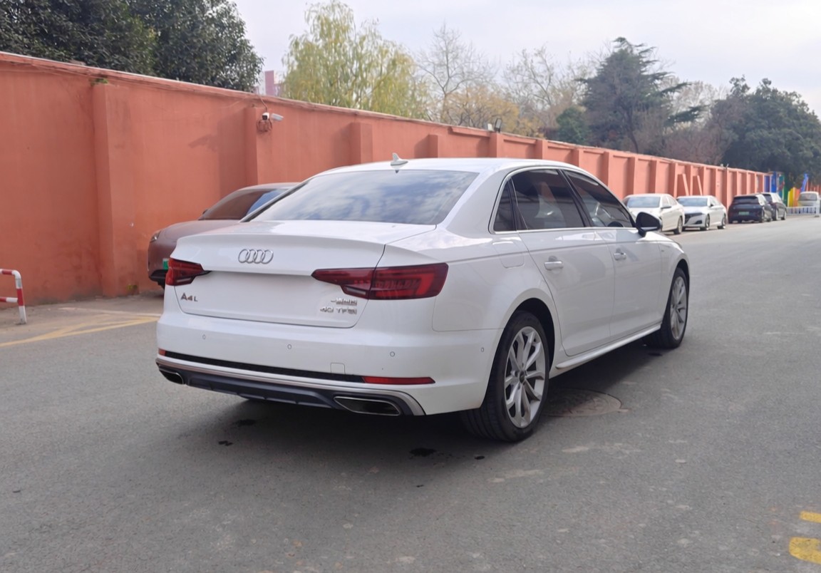 Audi A4L 2019 car image #14