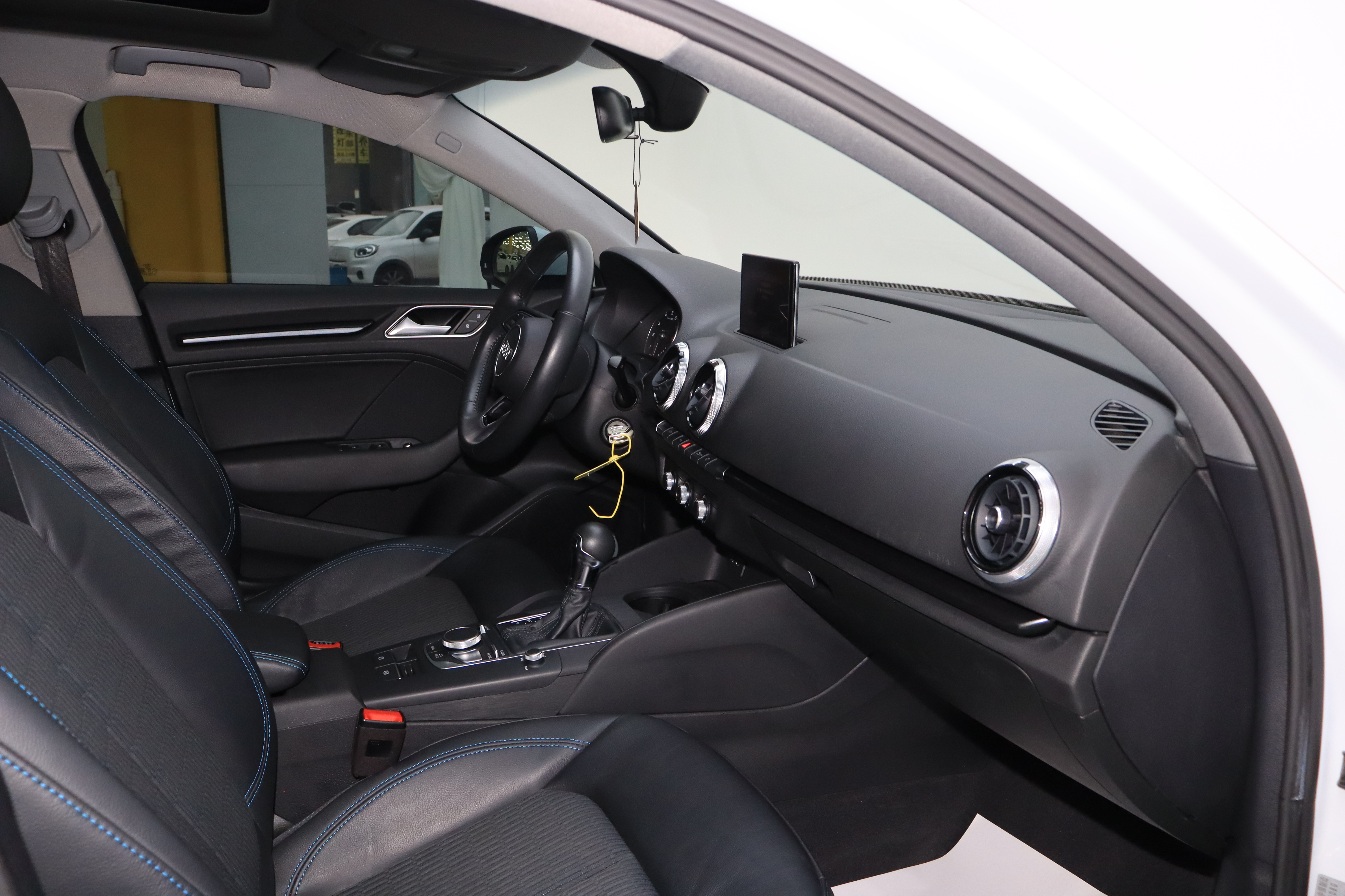 Audi A3 2019 car image #14