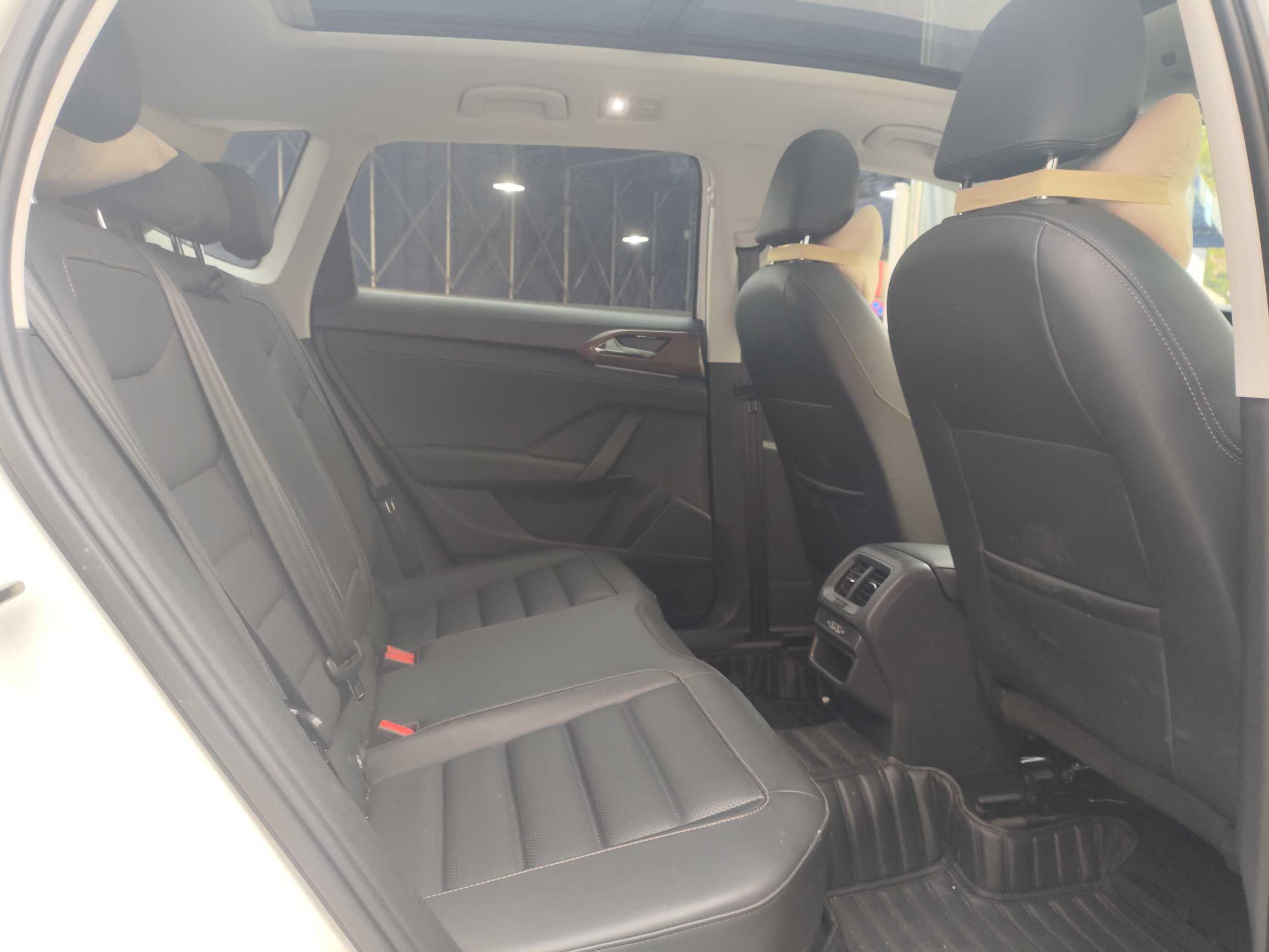 Volkswagen Tharu 2019 car image #14