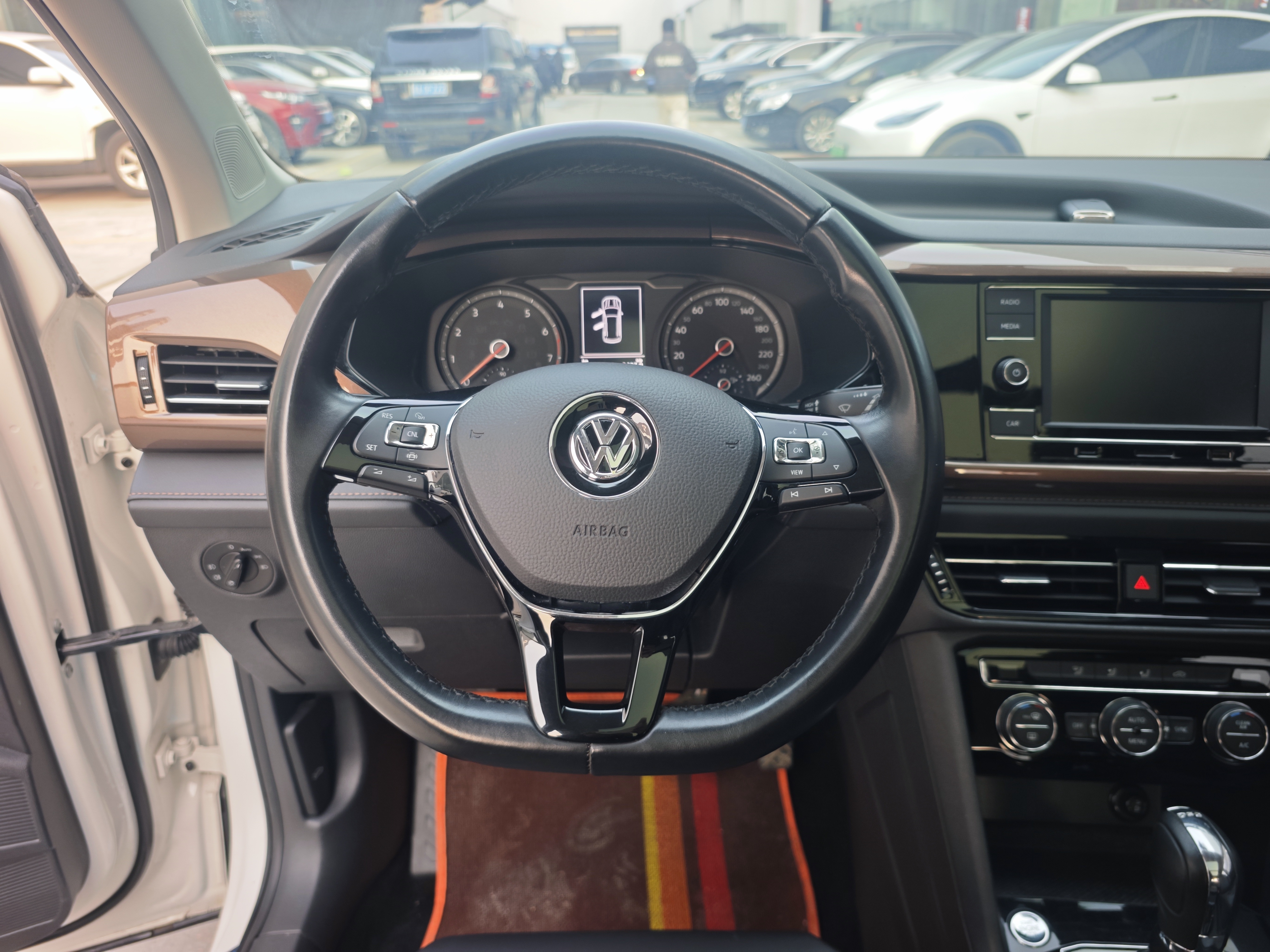 Volkswagen Tharu 2019 car image #14