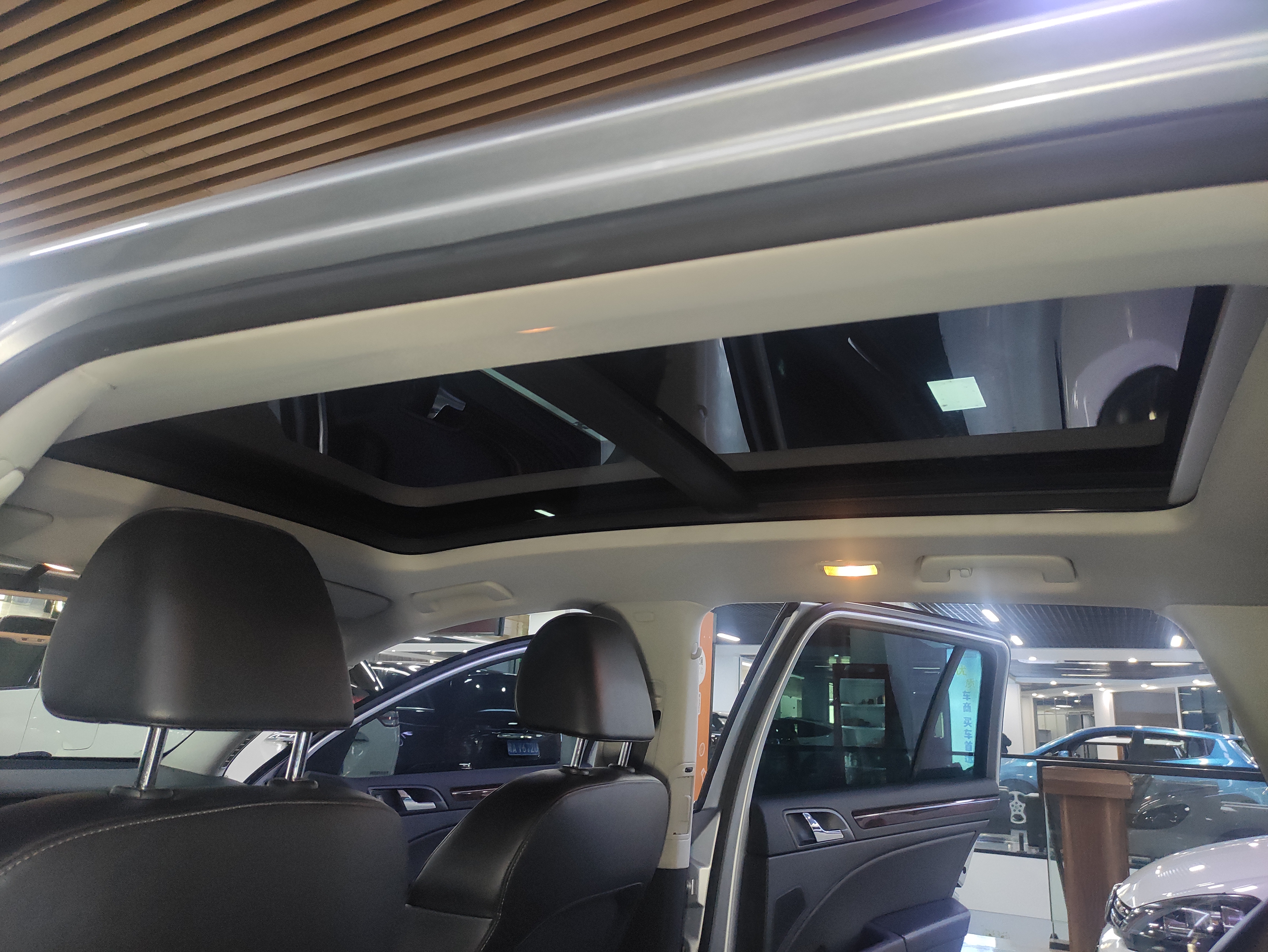 Skoda Superb Combi 2014 car image #14