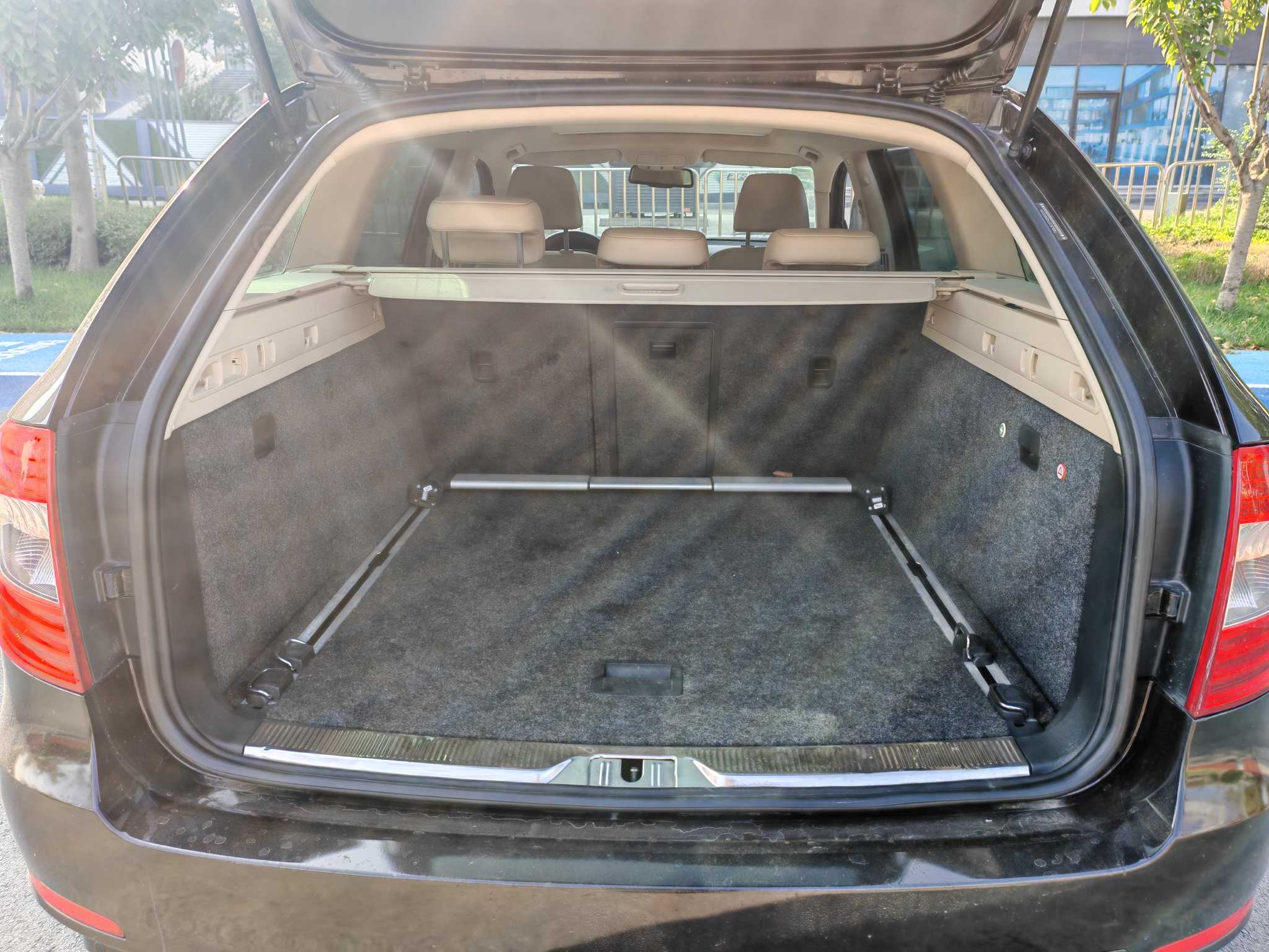 Skoda Superb Combi 2015 car image #14