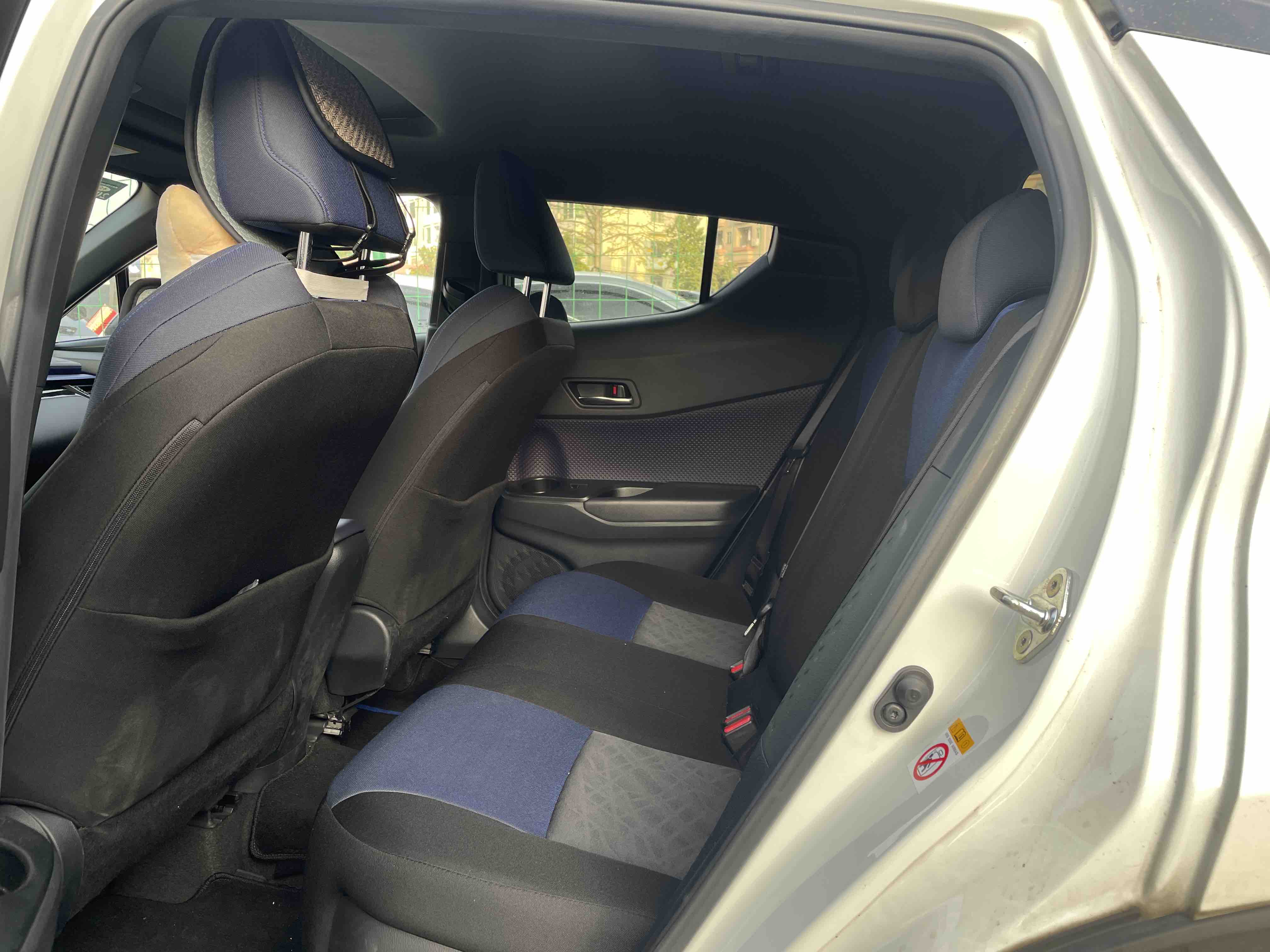 Toyota C-HR 2019 car image #14