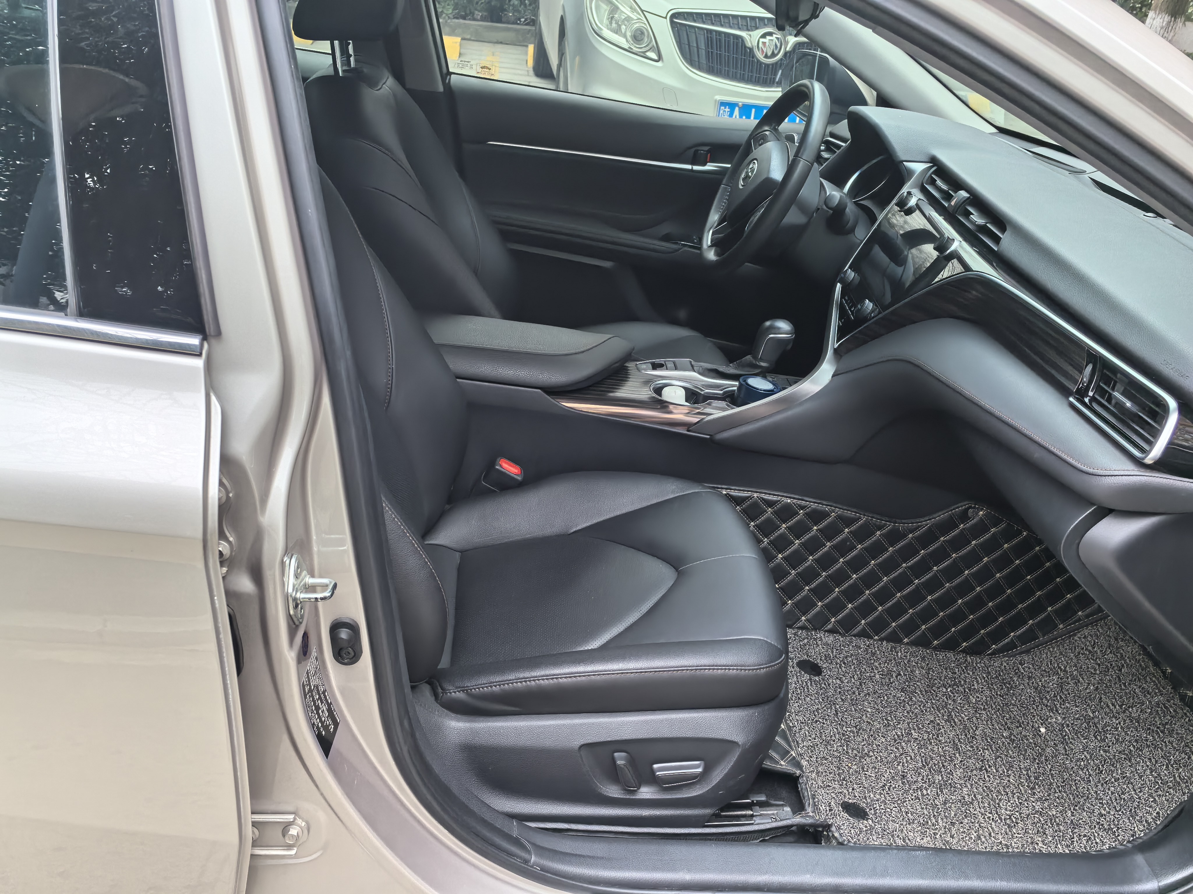 Toyota Camry 2020 car image #14