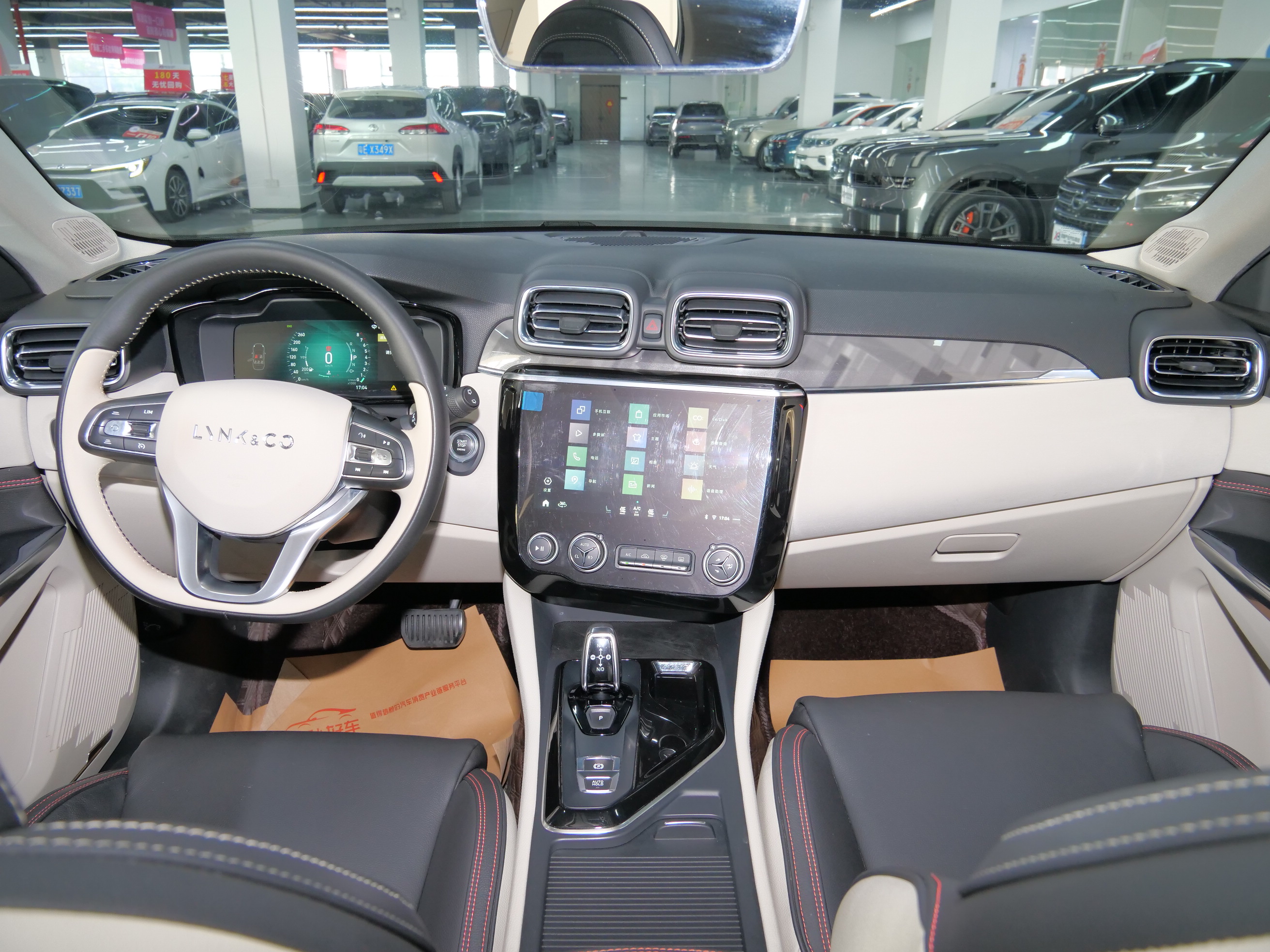 Lynk & Co 02 2019 car image #14