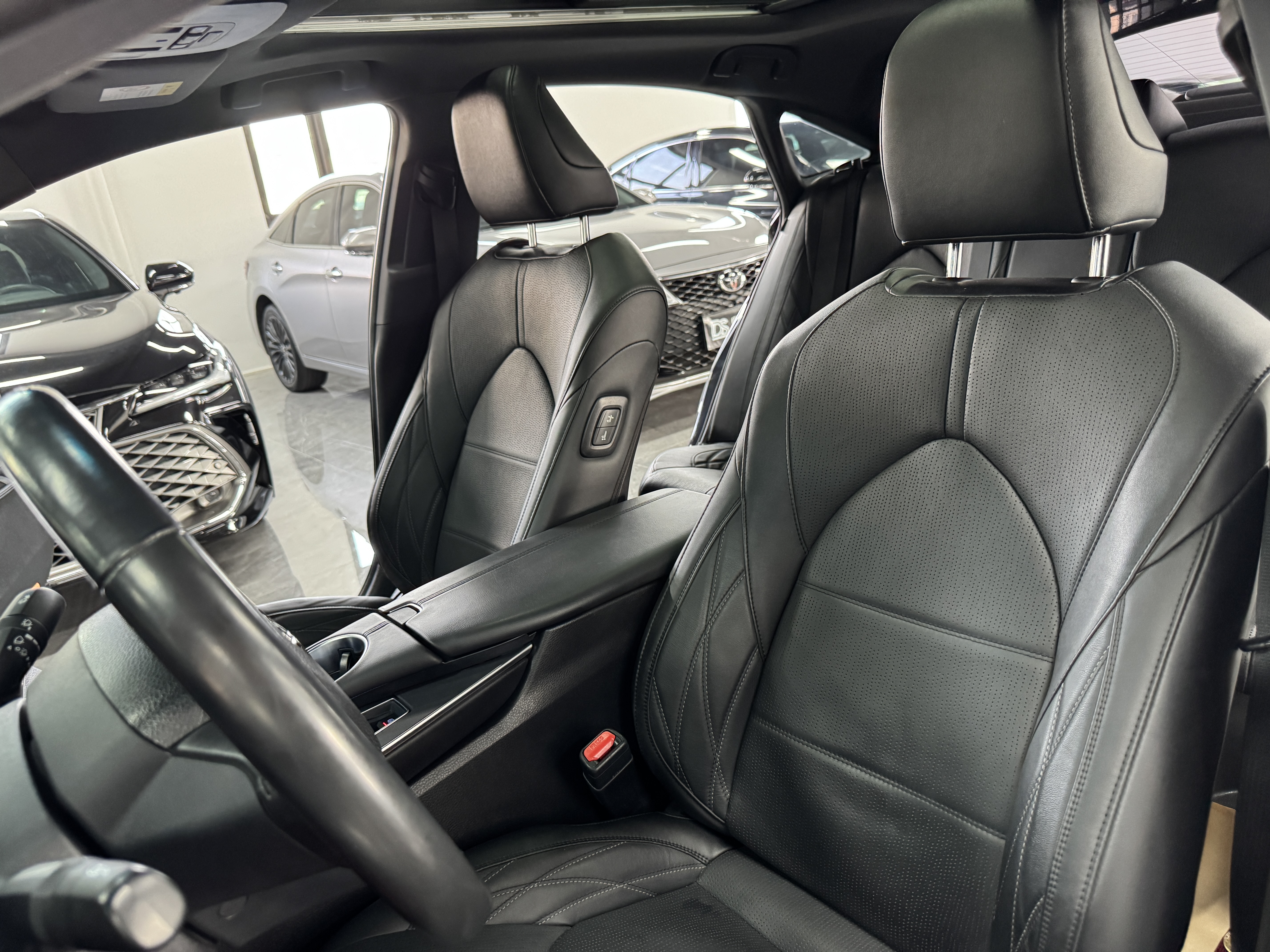 Toyota Avalon 2019 car image #14