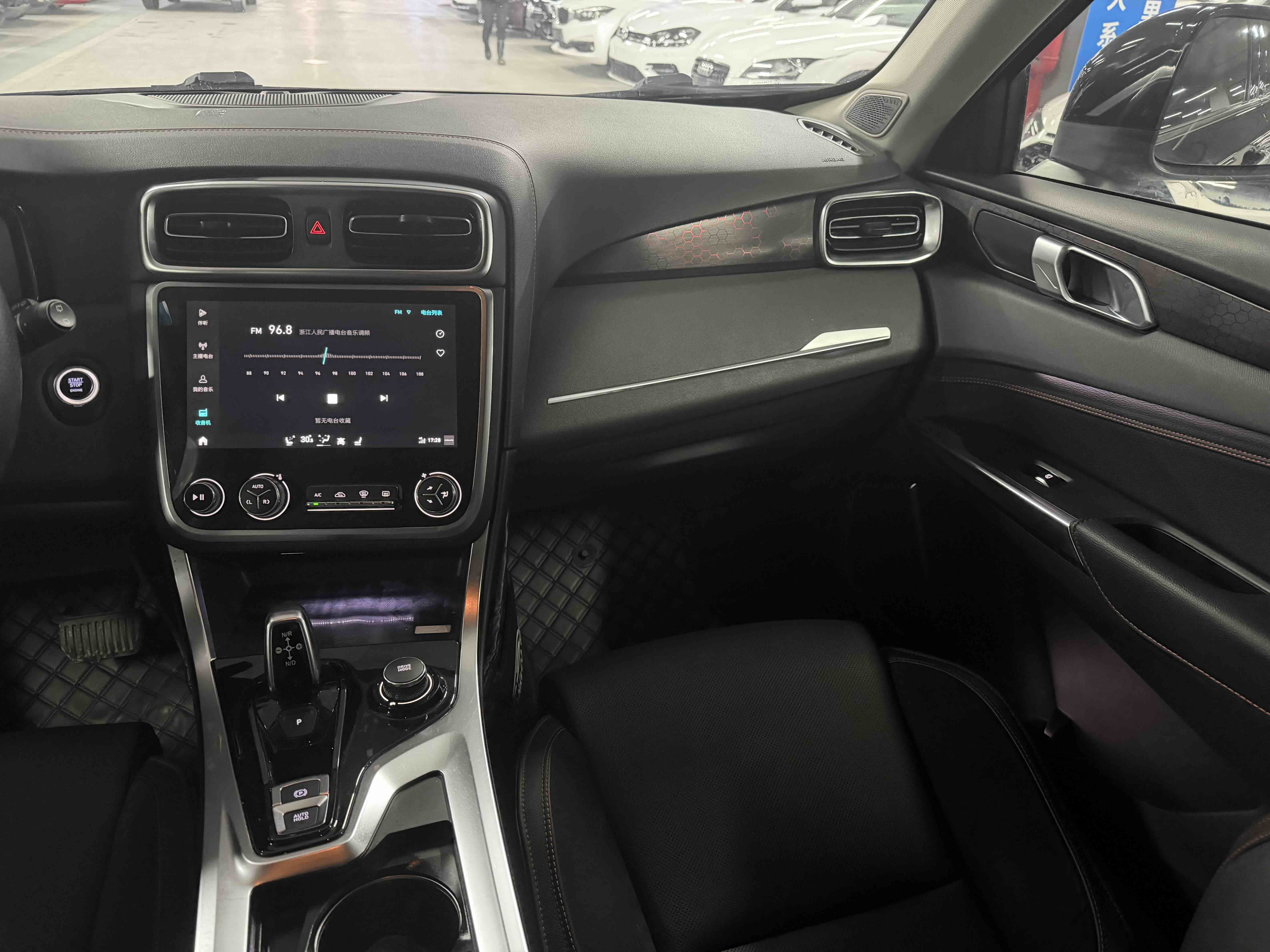 Lynk & Co 2019 car image #14