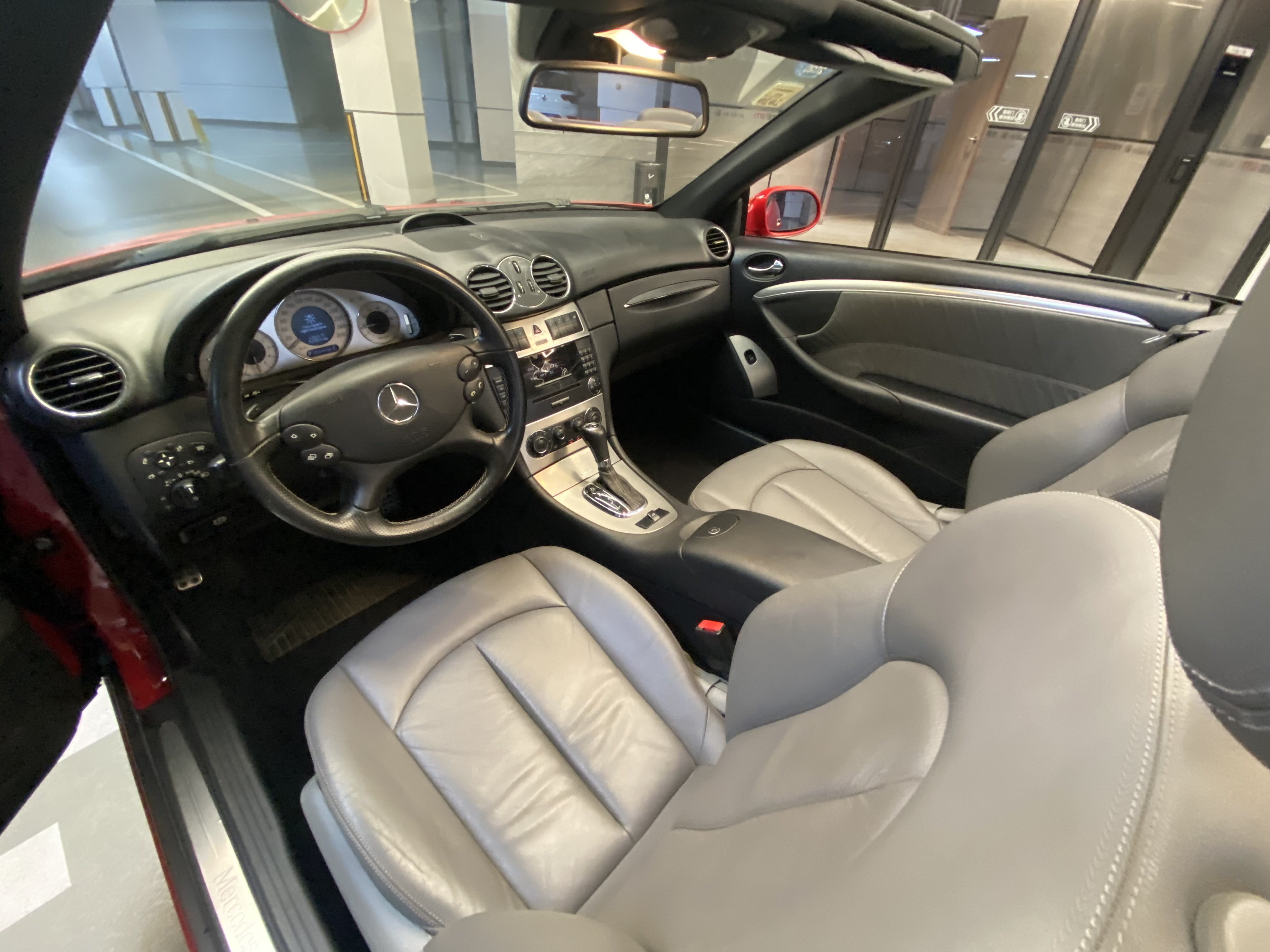 Mercedes-Benz CLK Class 2009 immagine di auto #14