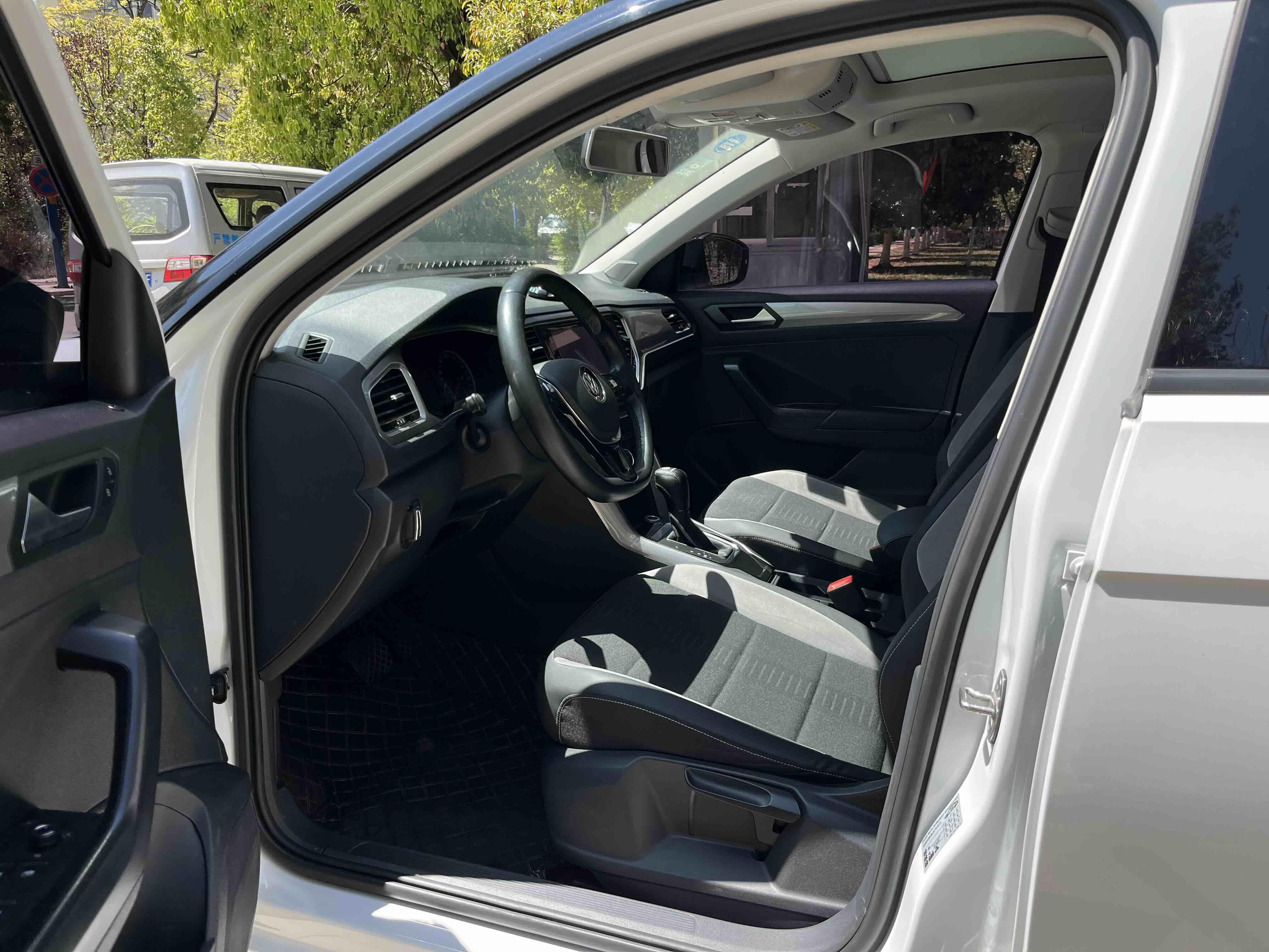 T-Roc 2018 car image #14