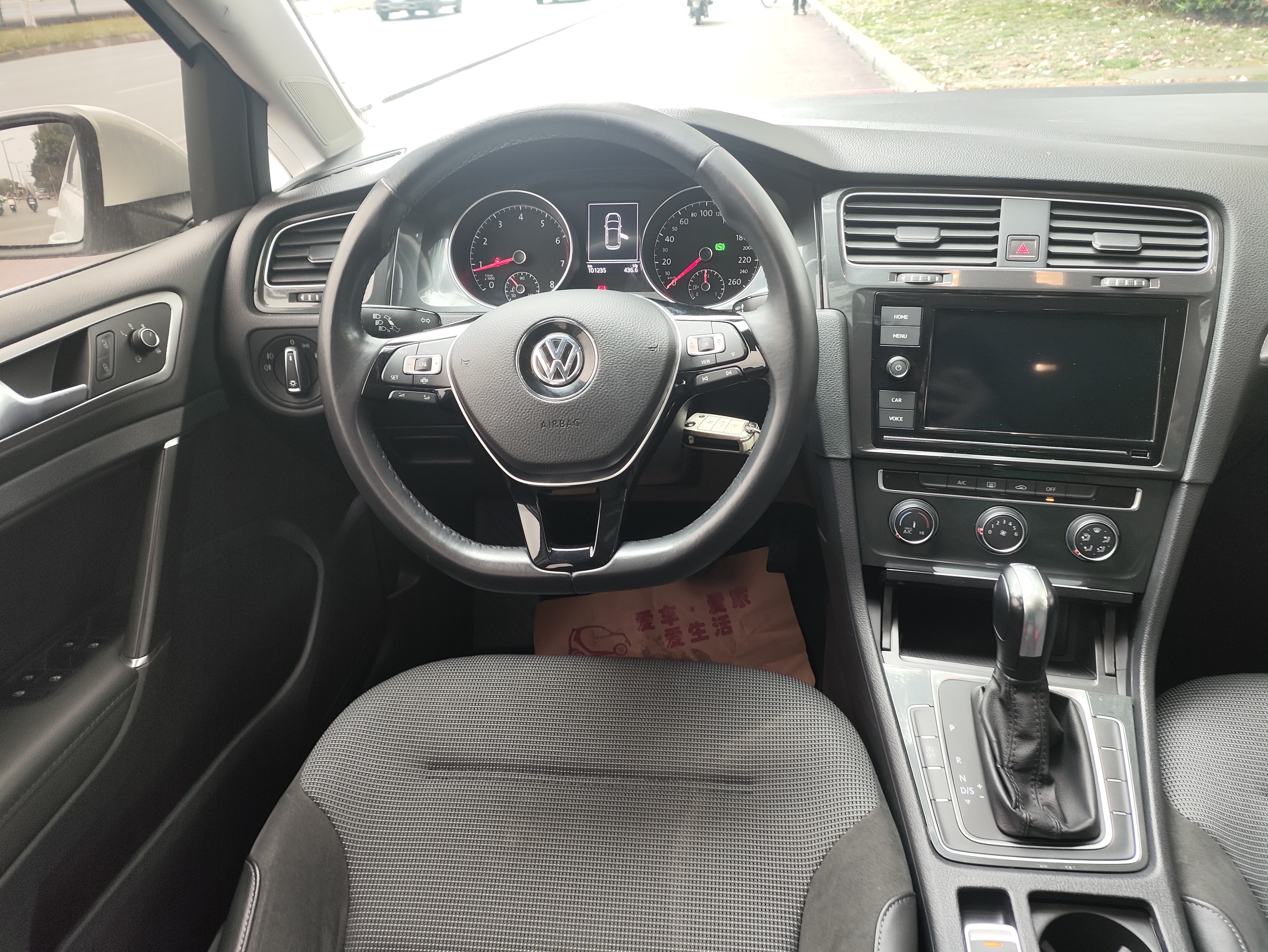 Volkswagen Golf 2019 car image #14