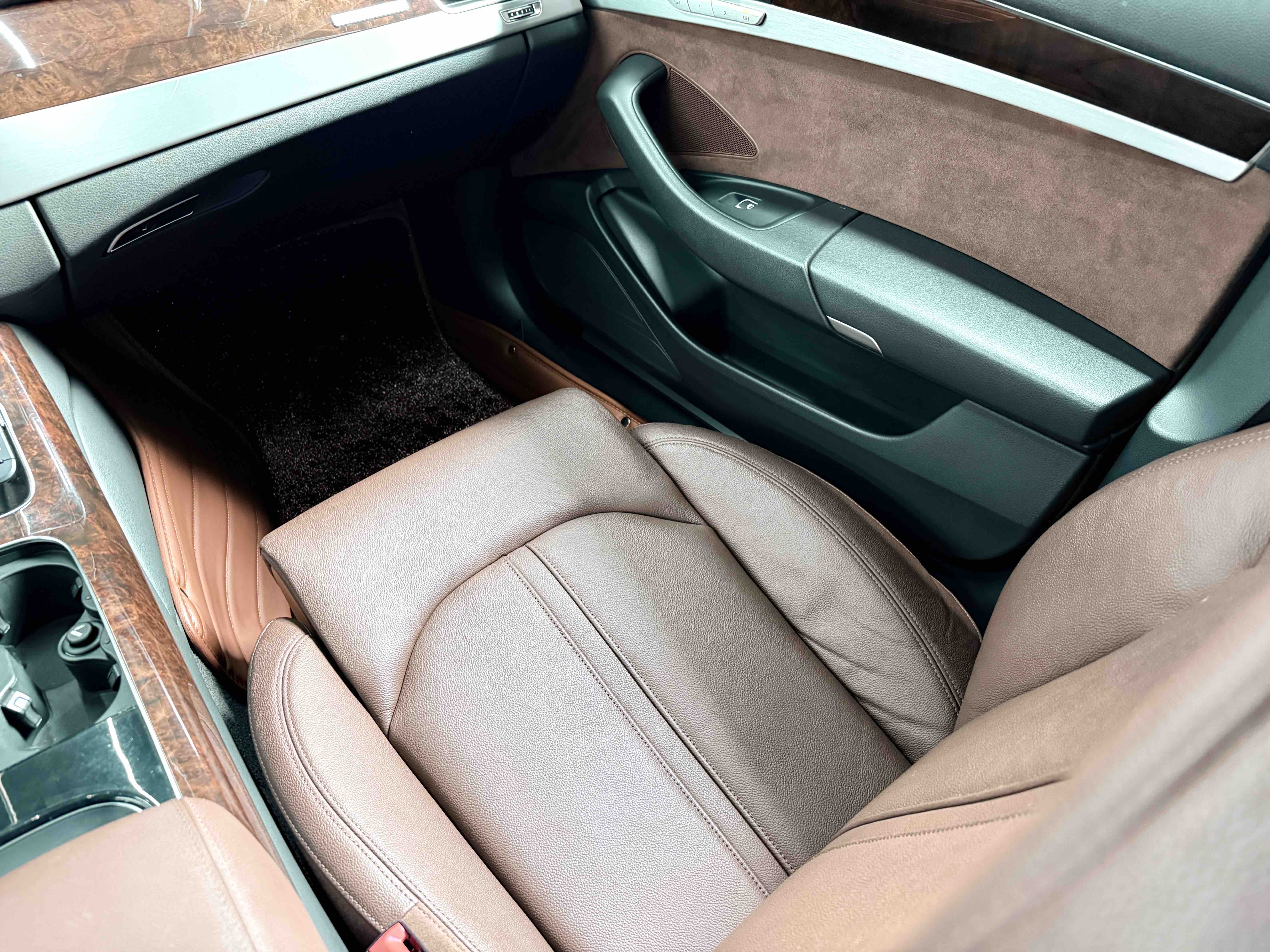 Audi A8 2015 car image #14