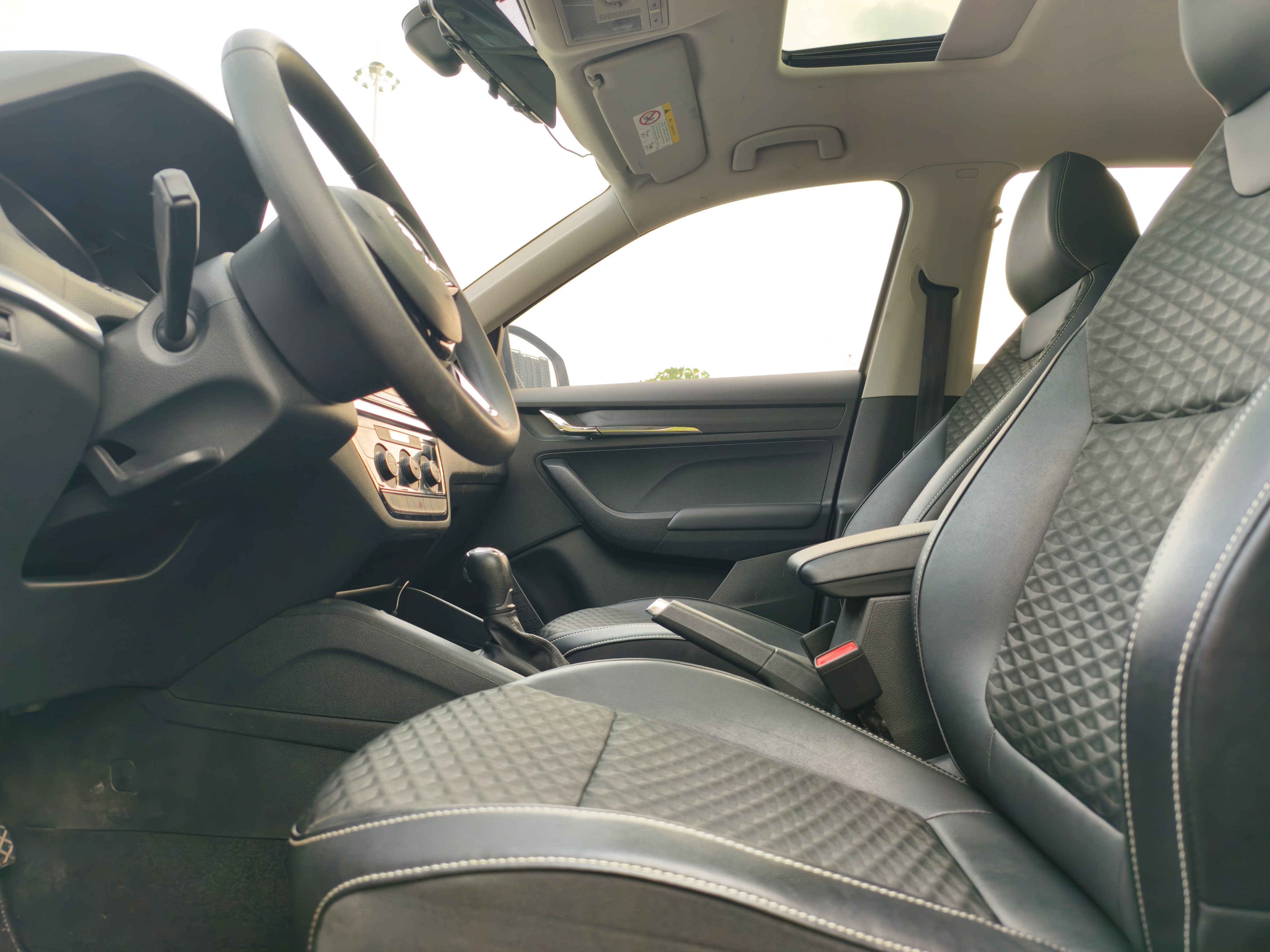 Skoda Kamiq 2020 imagem de carro #14