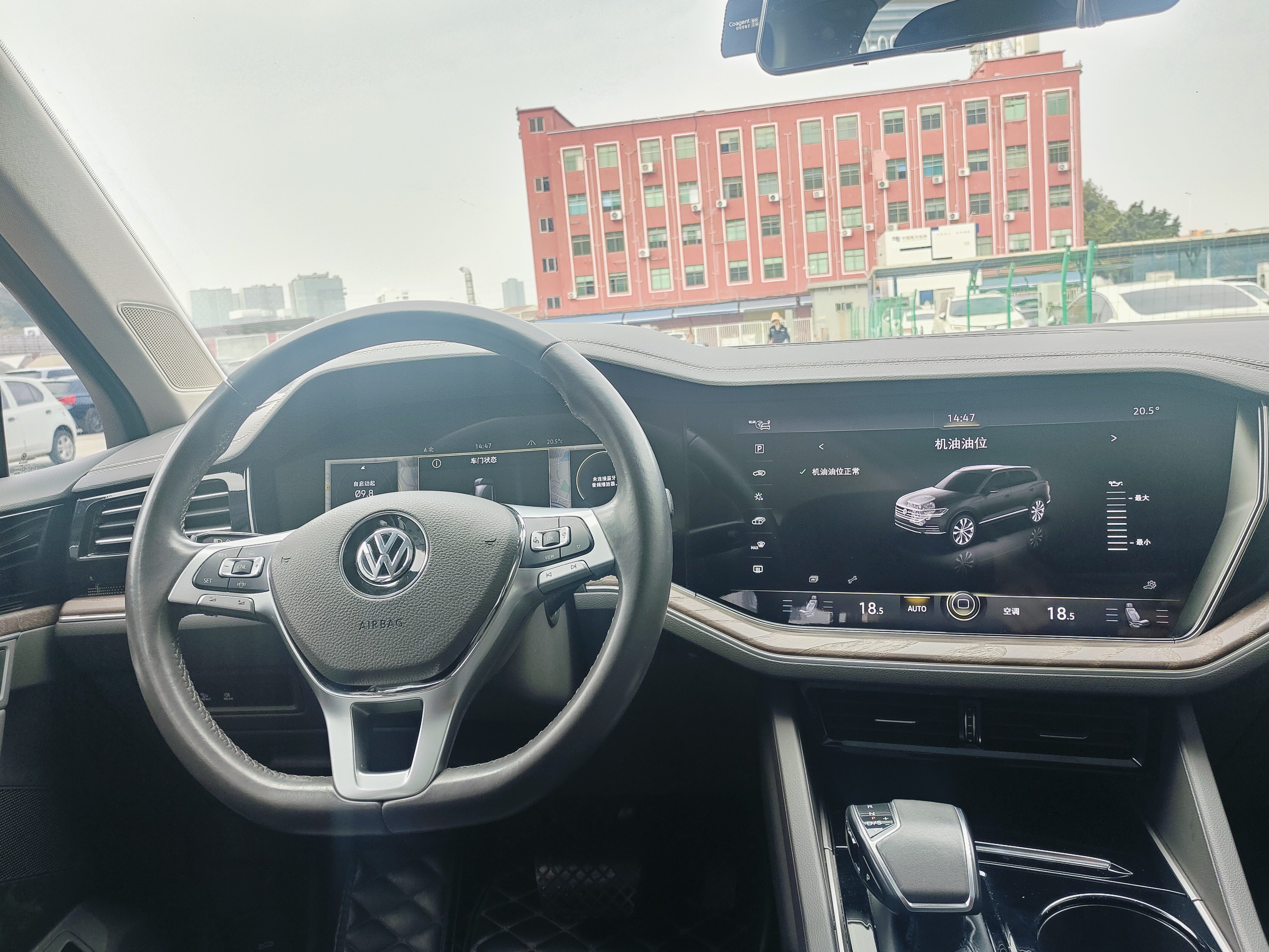 Volkswagen Touareg 2019 car image #14