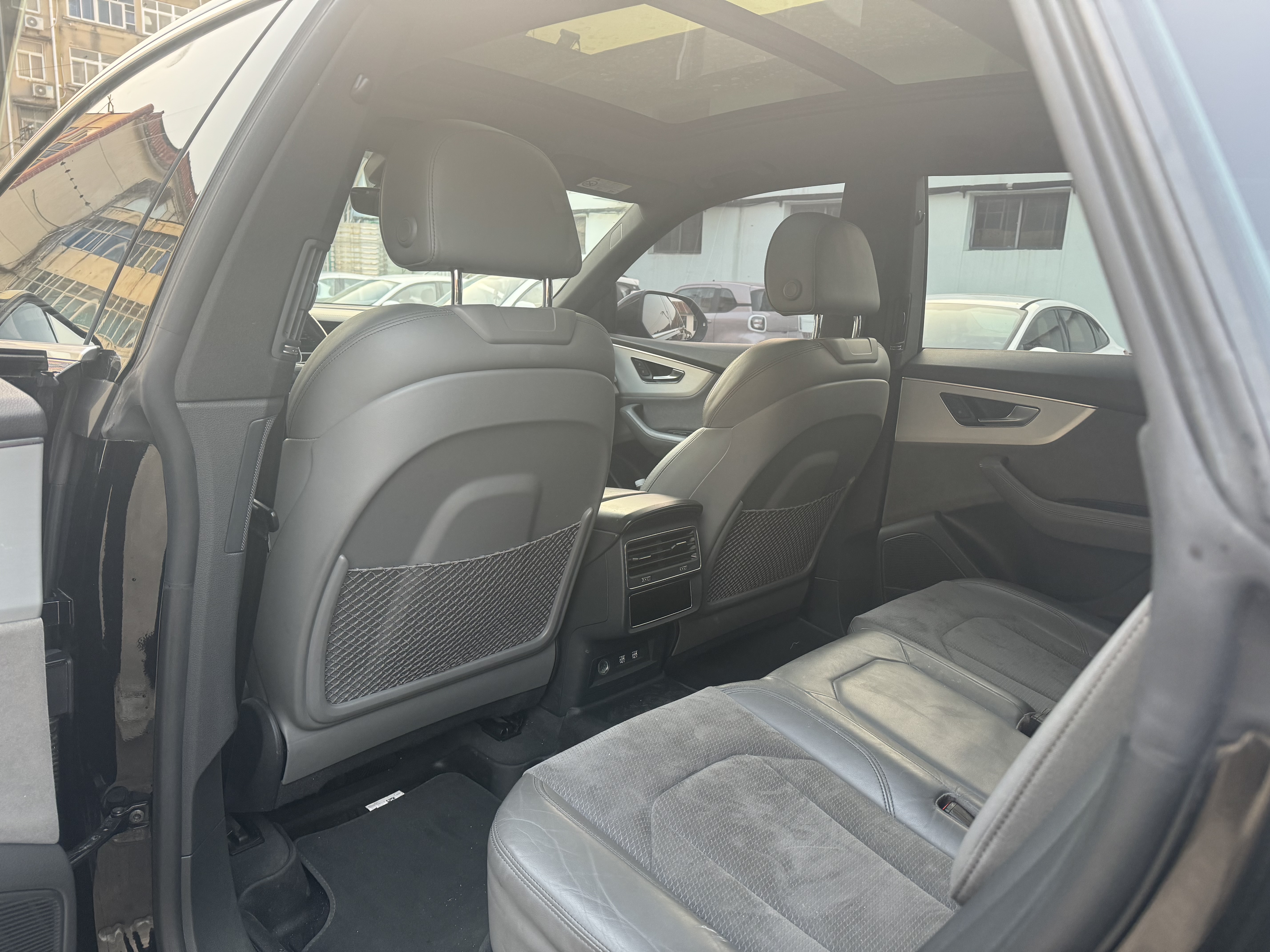 Audi Q8 2020 car image #14