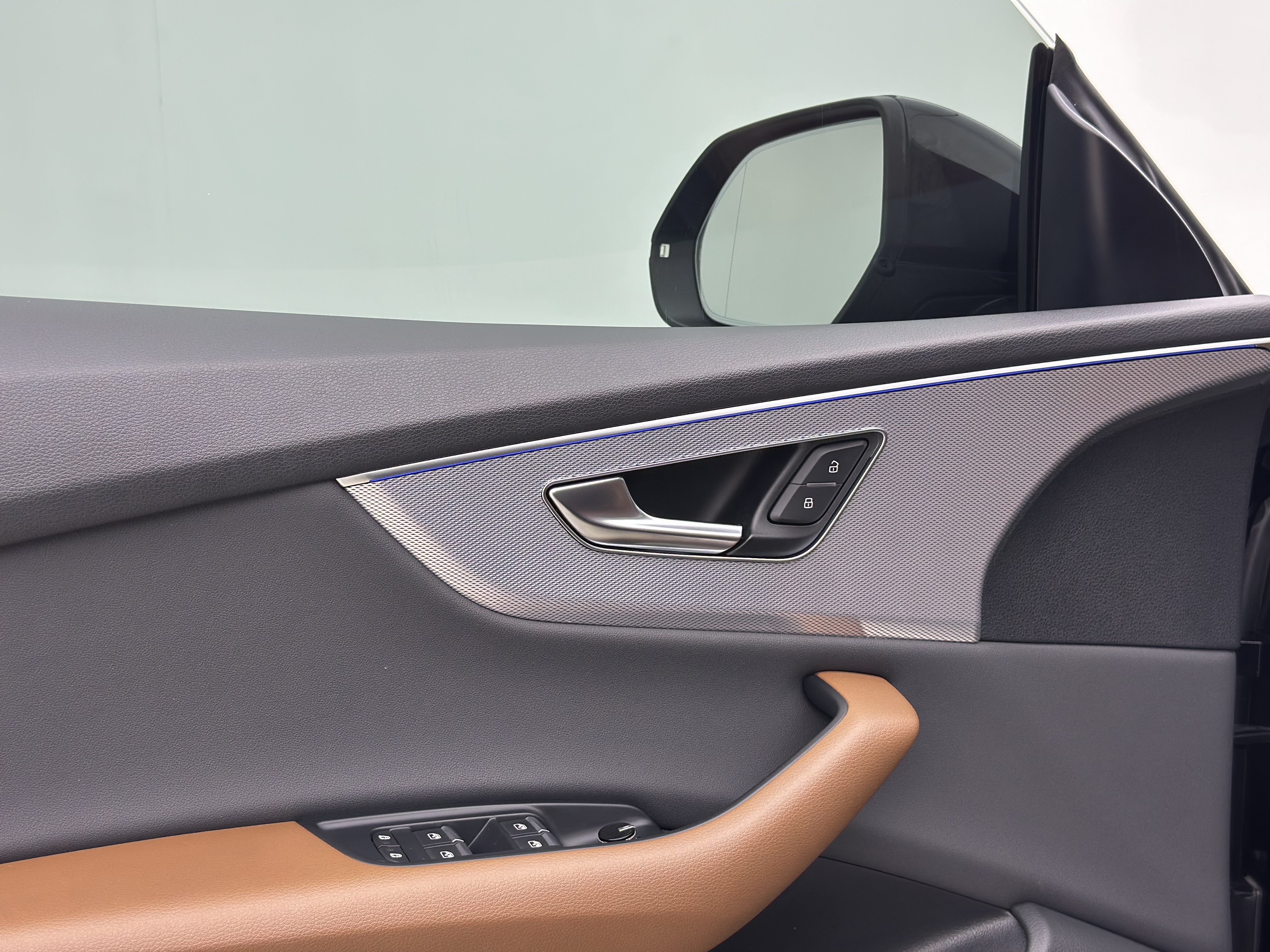 Audi Q8 2021 car image #14