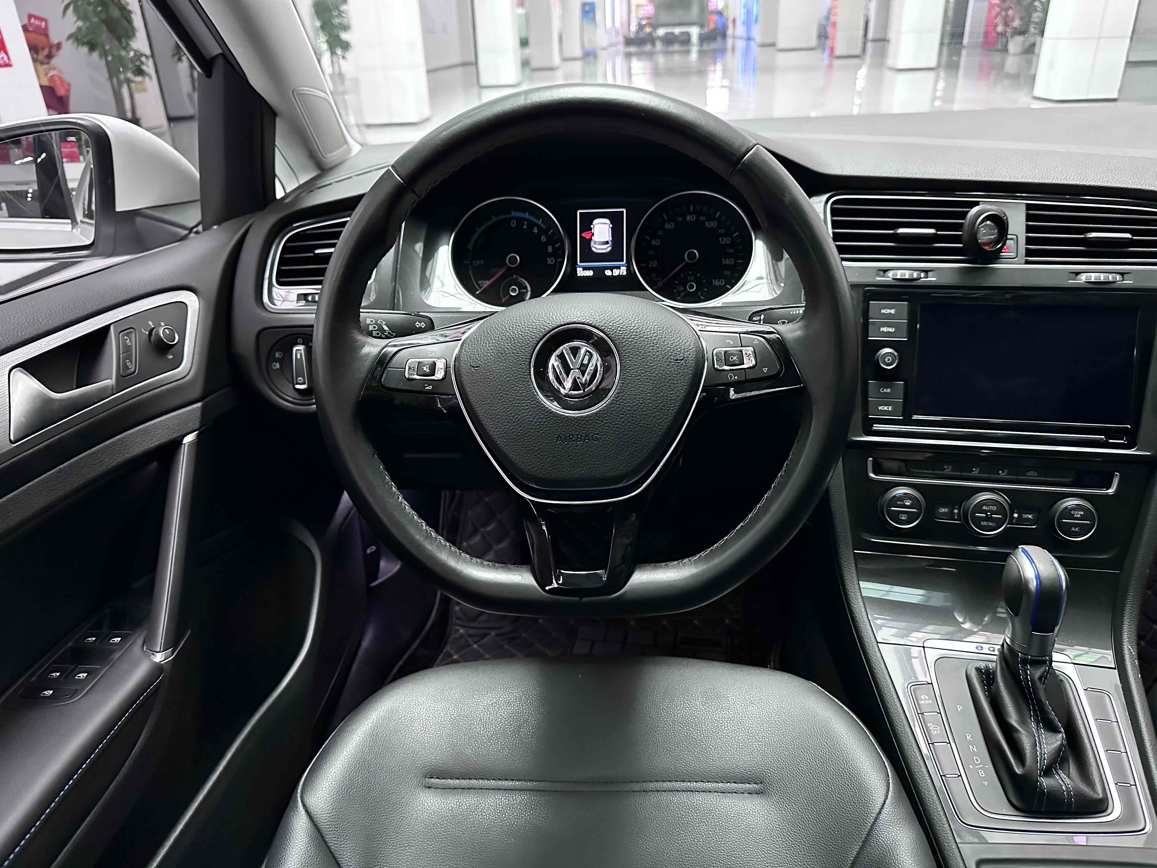 Volkswagen Golf Pure Electric 2021 car image #14