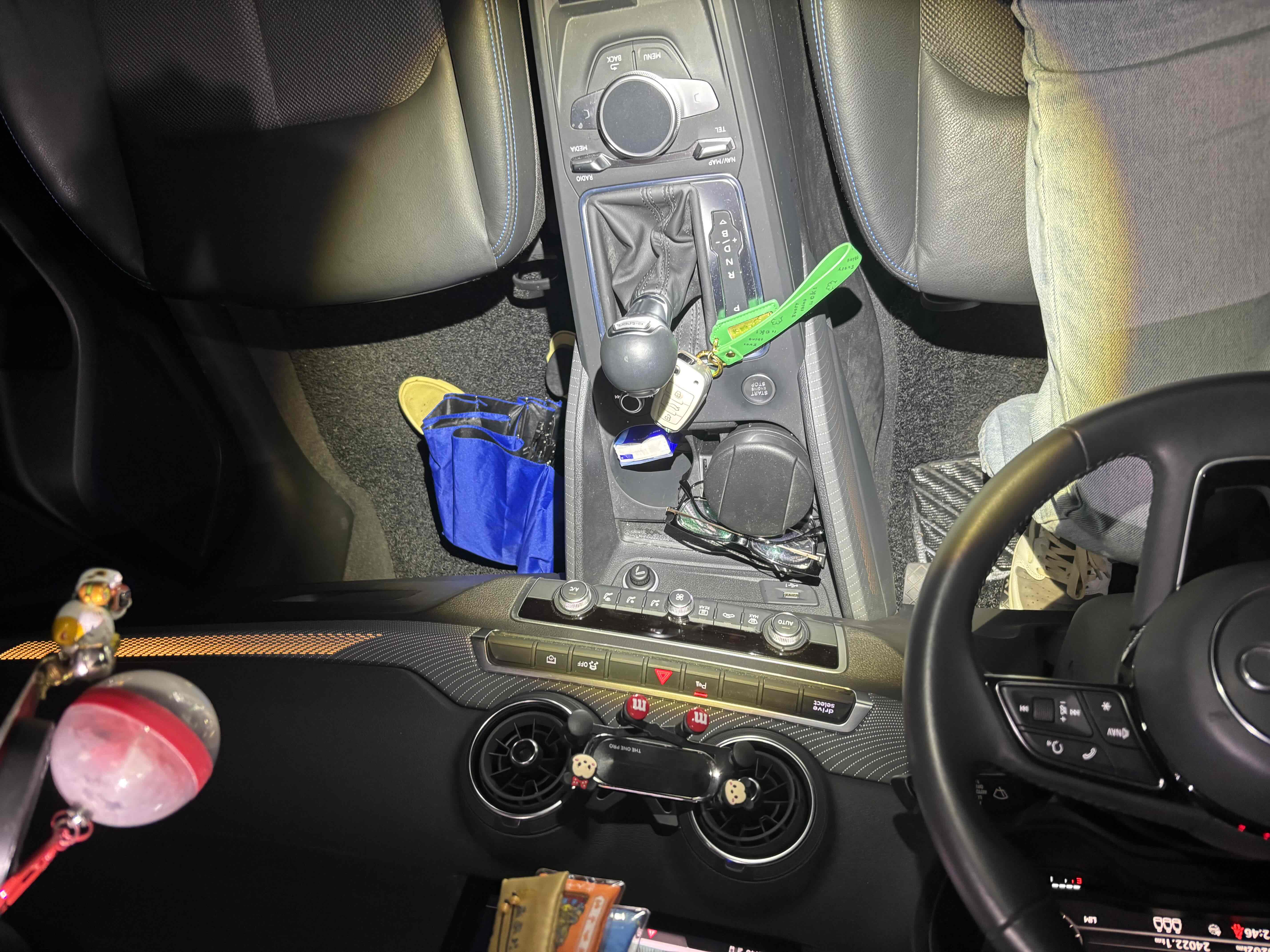 Audi Q2L e-tron 2021 car image #14