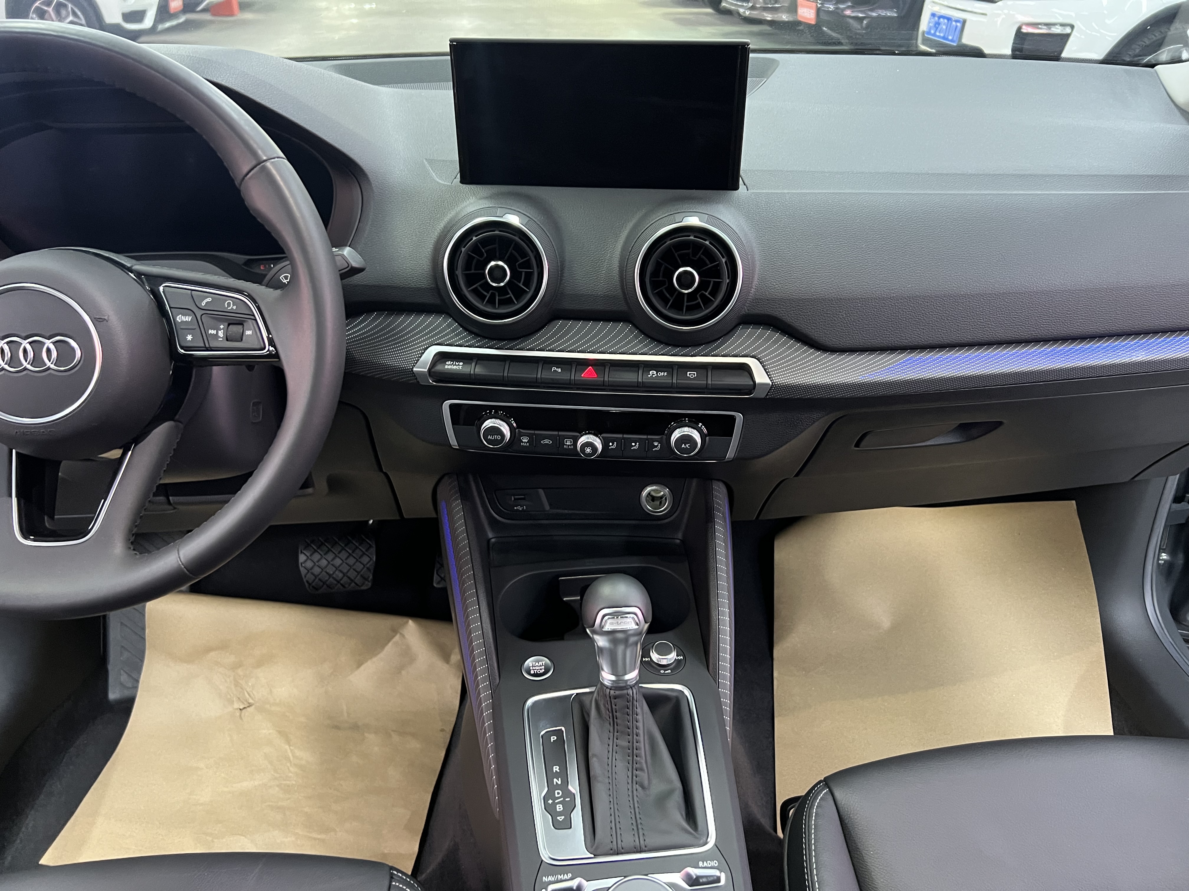 Audi Q2L e-tron 2021 car image #14