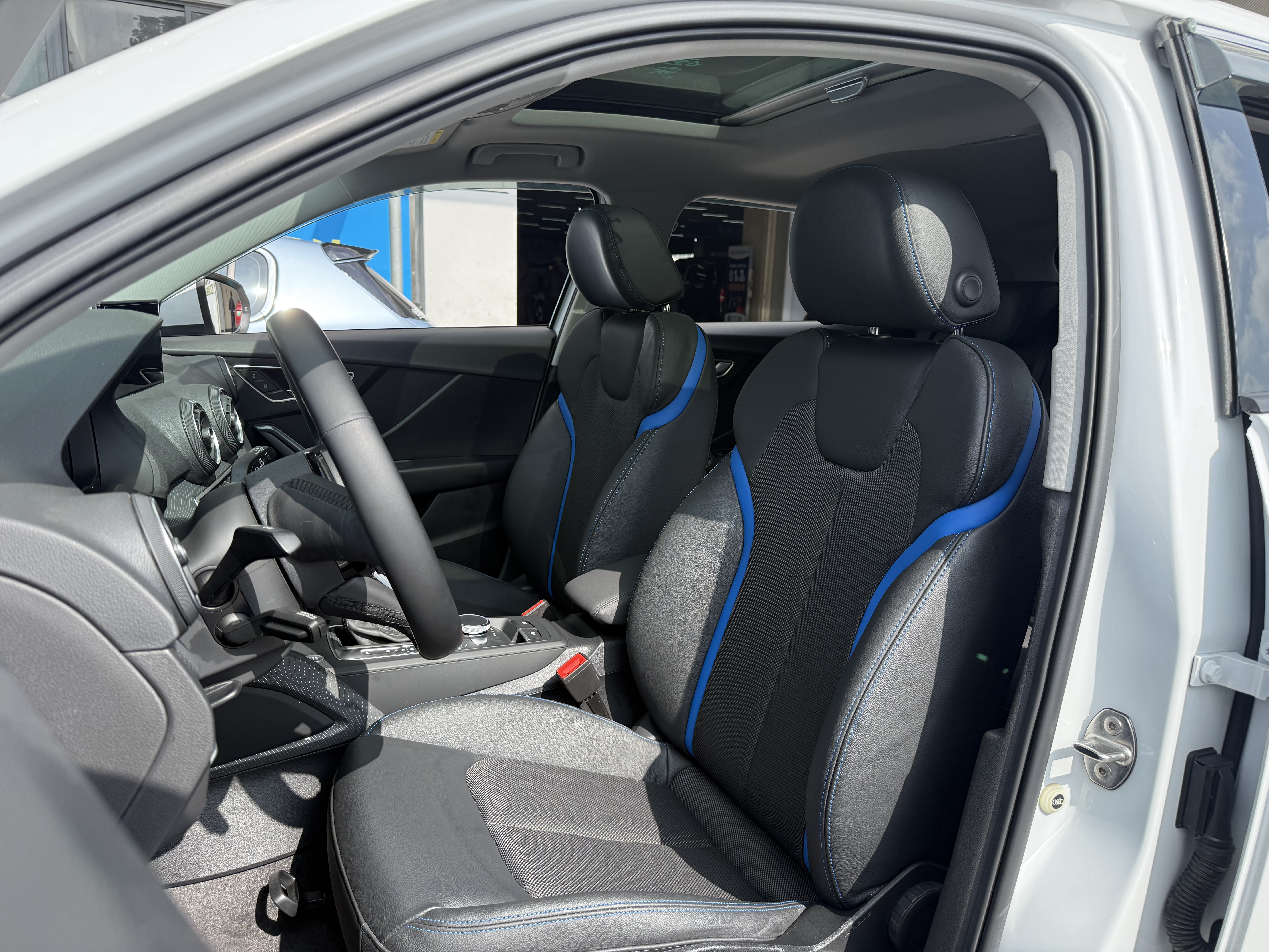 Q2L e-tron 2021 car image #14