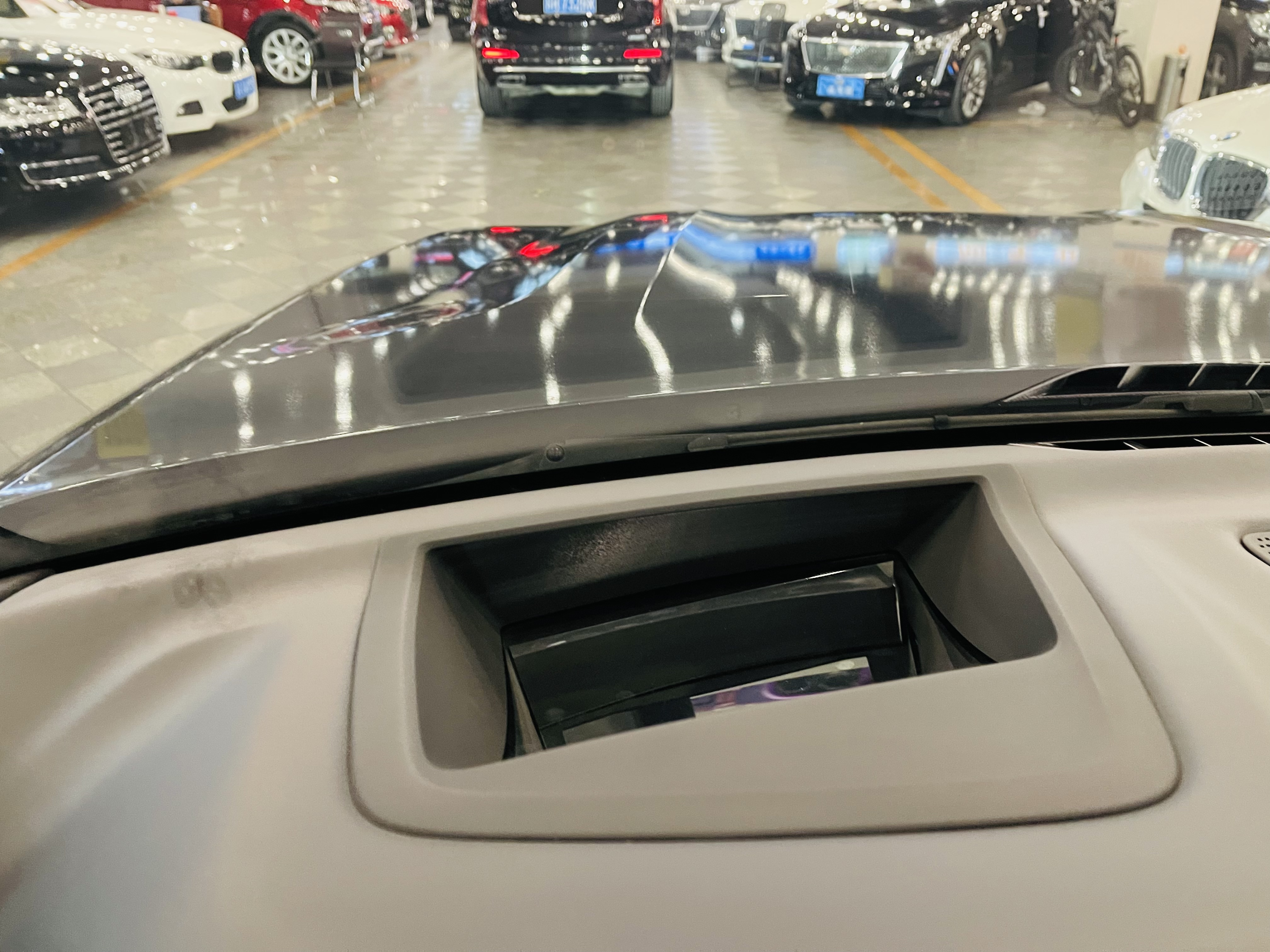 BMW X7 2020 car image #14