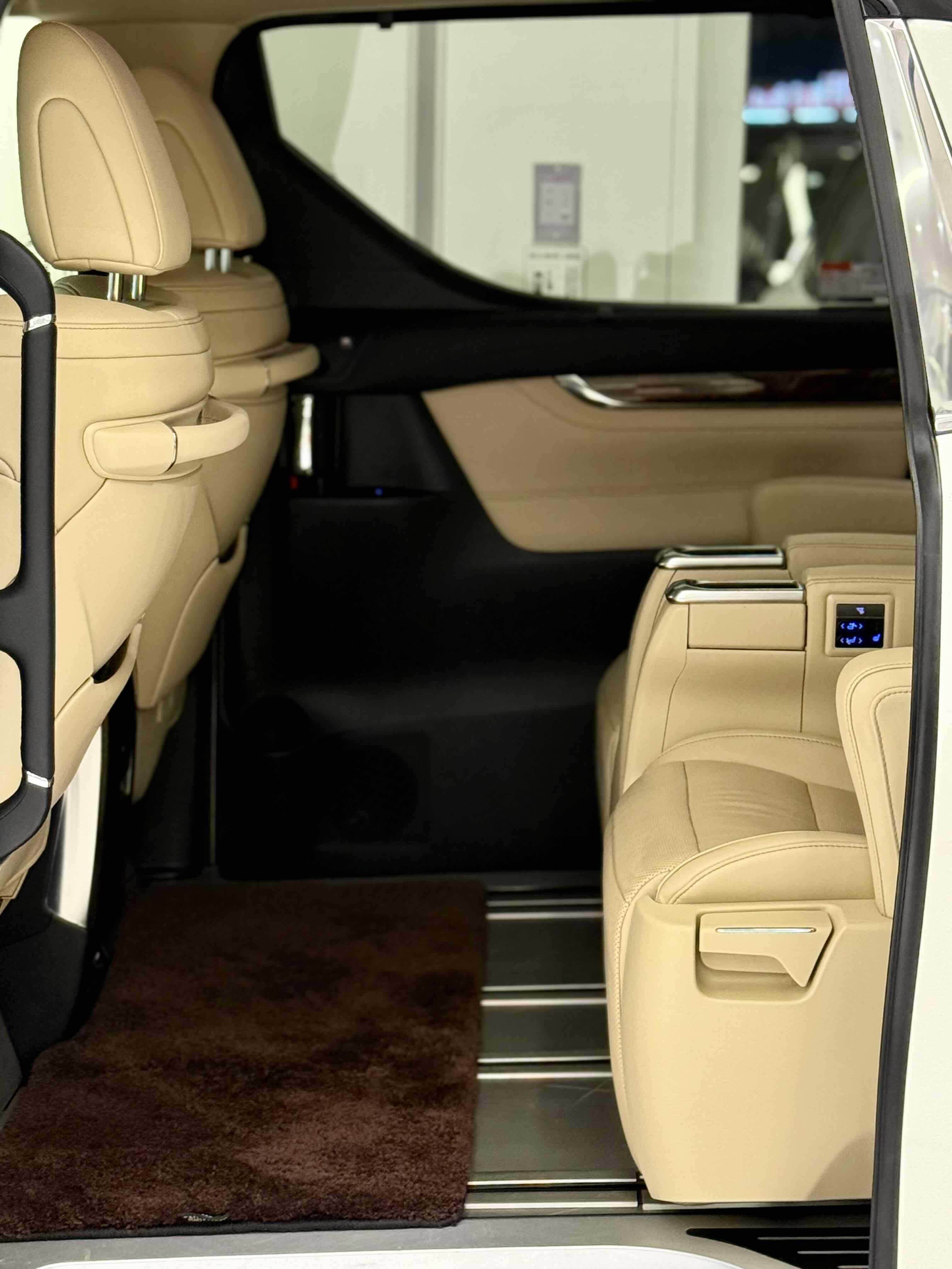 Toyota Alphard 2020 car image #14