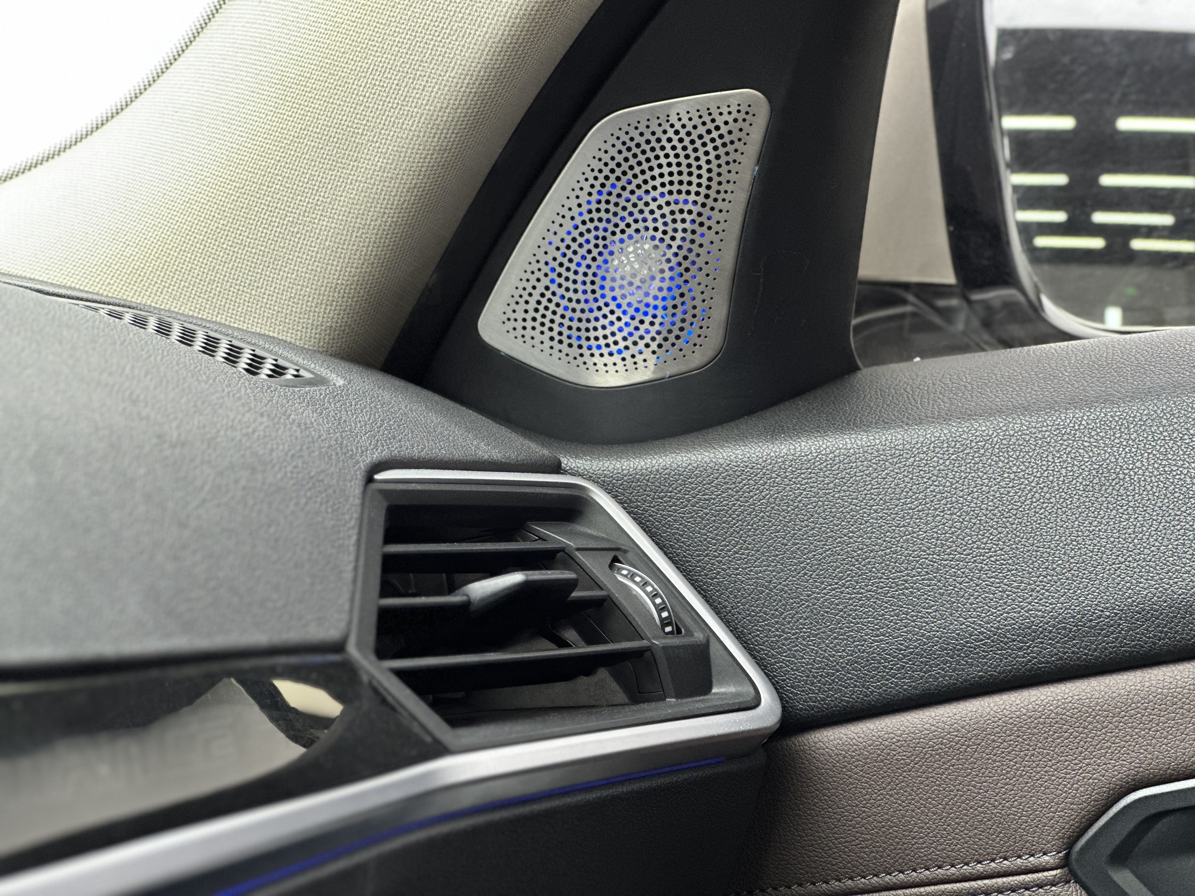 BMW 3 Series 2020 car image #14