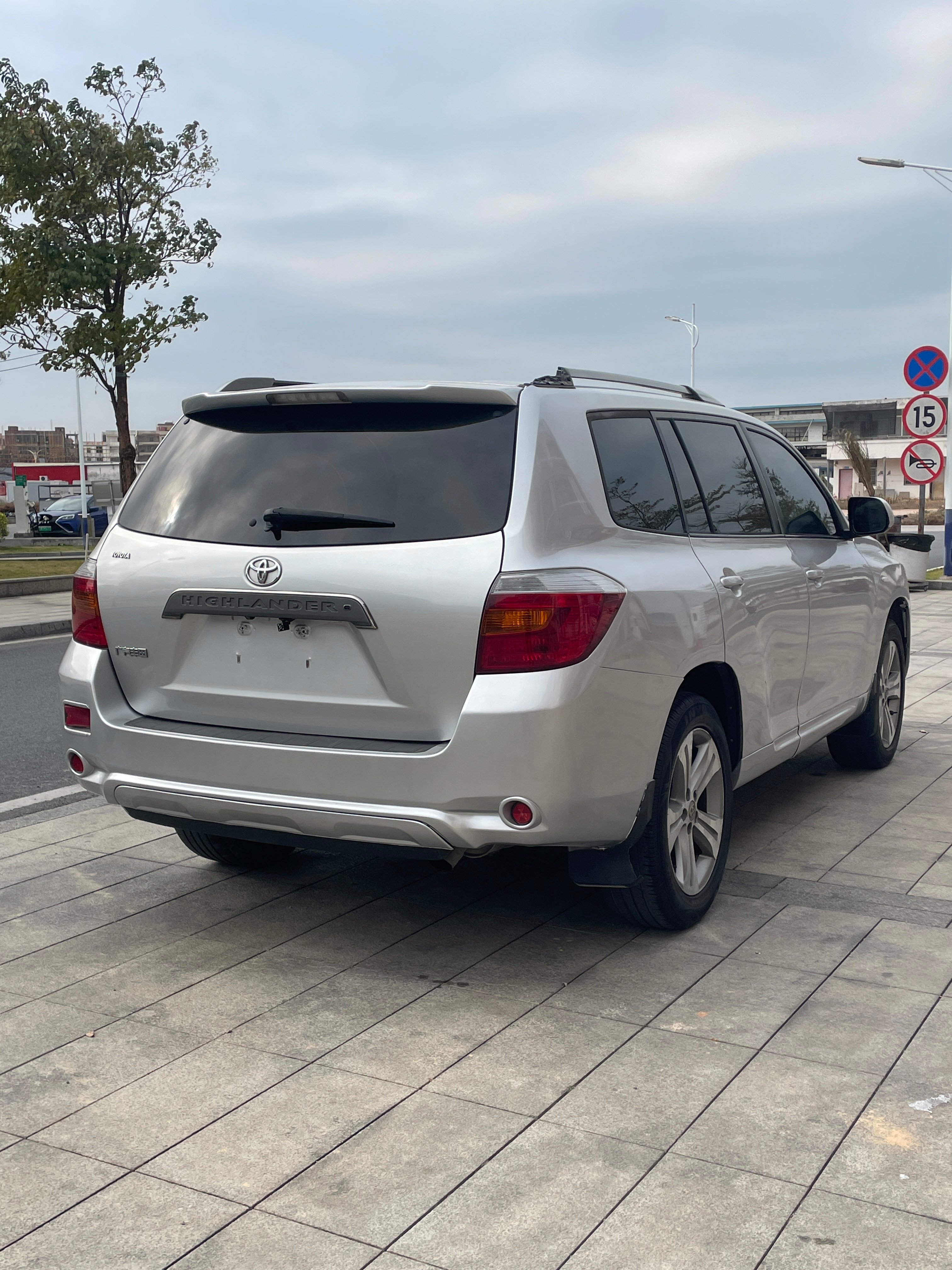 Toyota Highlander 2010 car image #14