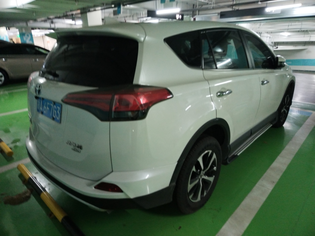 Toyota RAV4 2016 car image #14