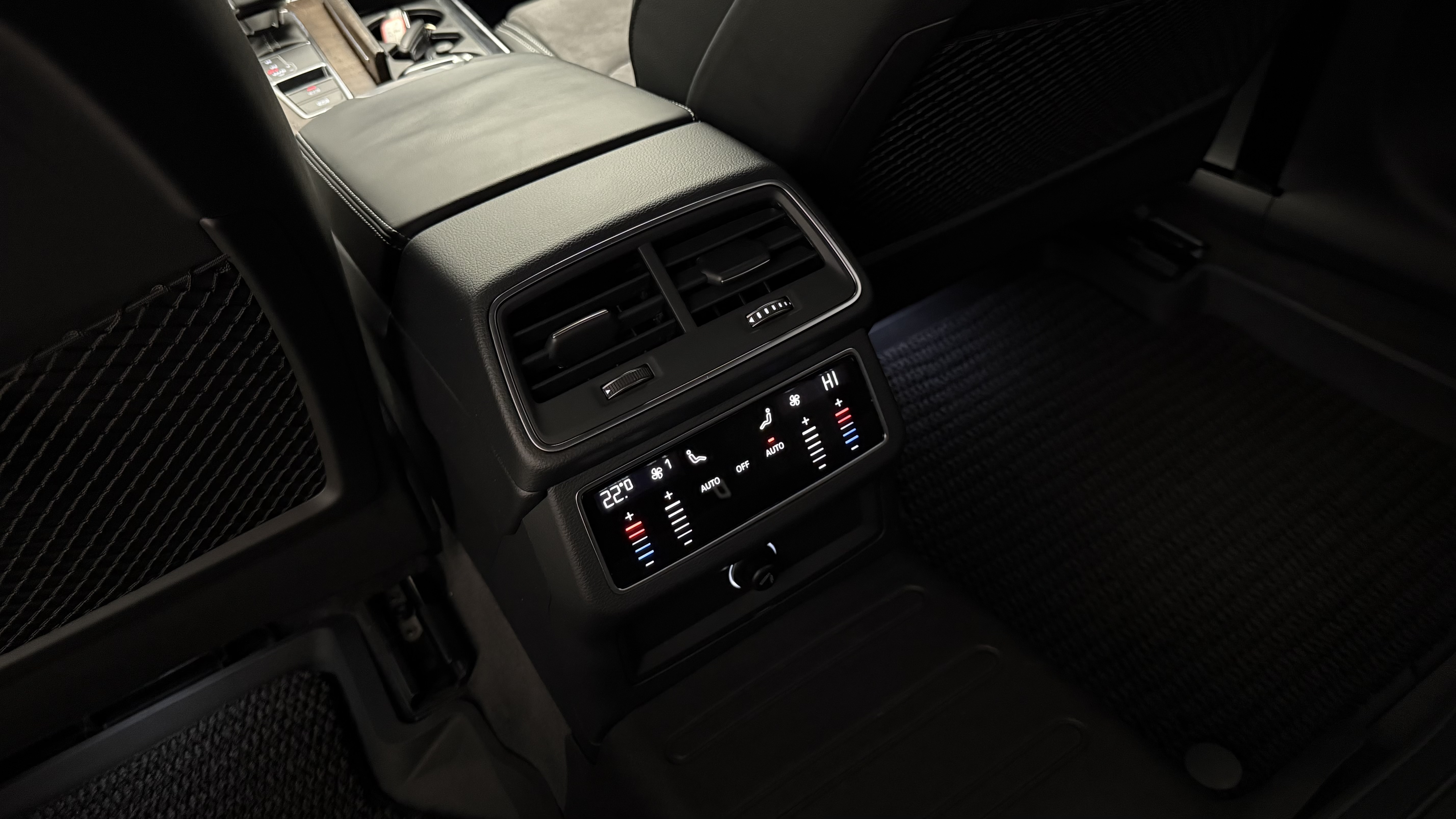 Audi A6L 2020 #14 Audi A6L 2020 car image #14