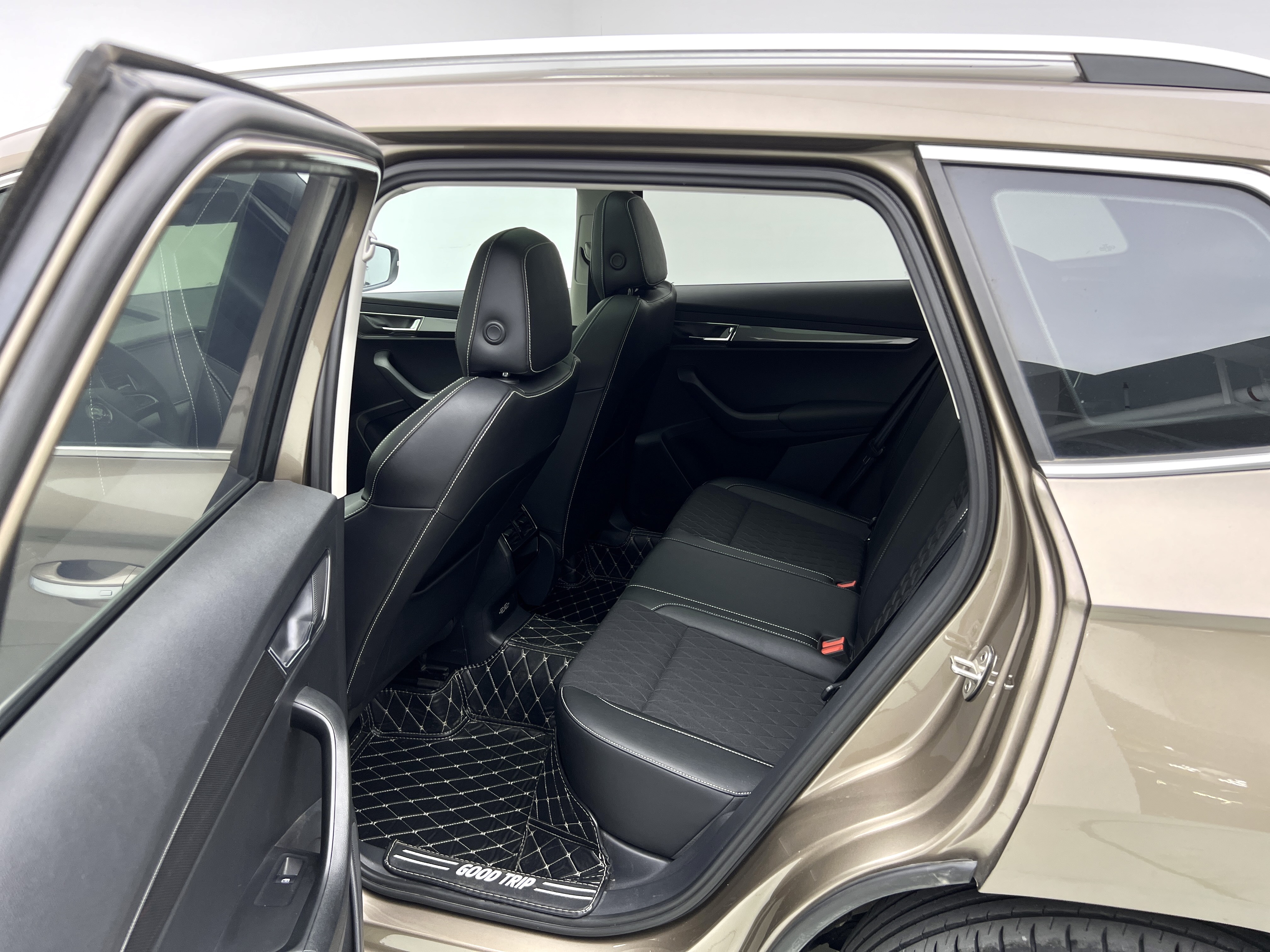 Skoda Karoq 2020 car image #14