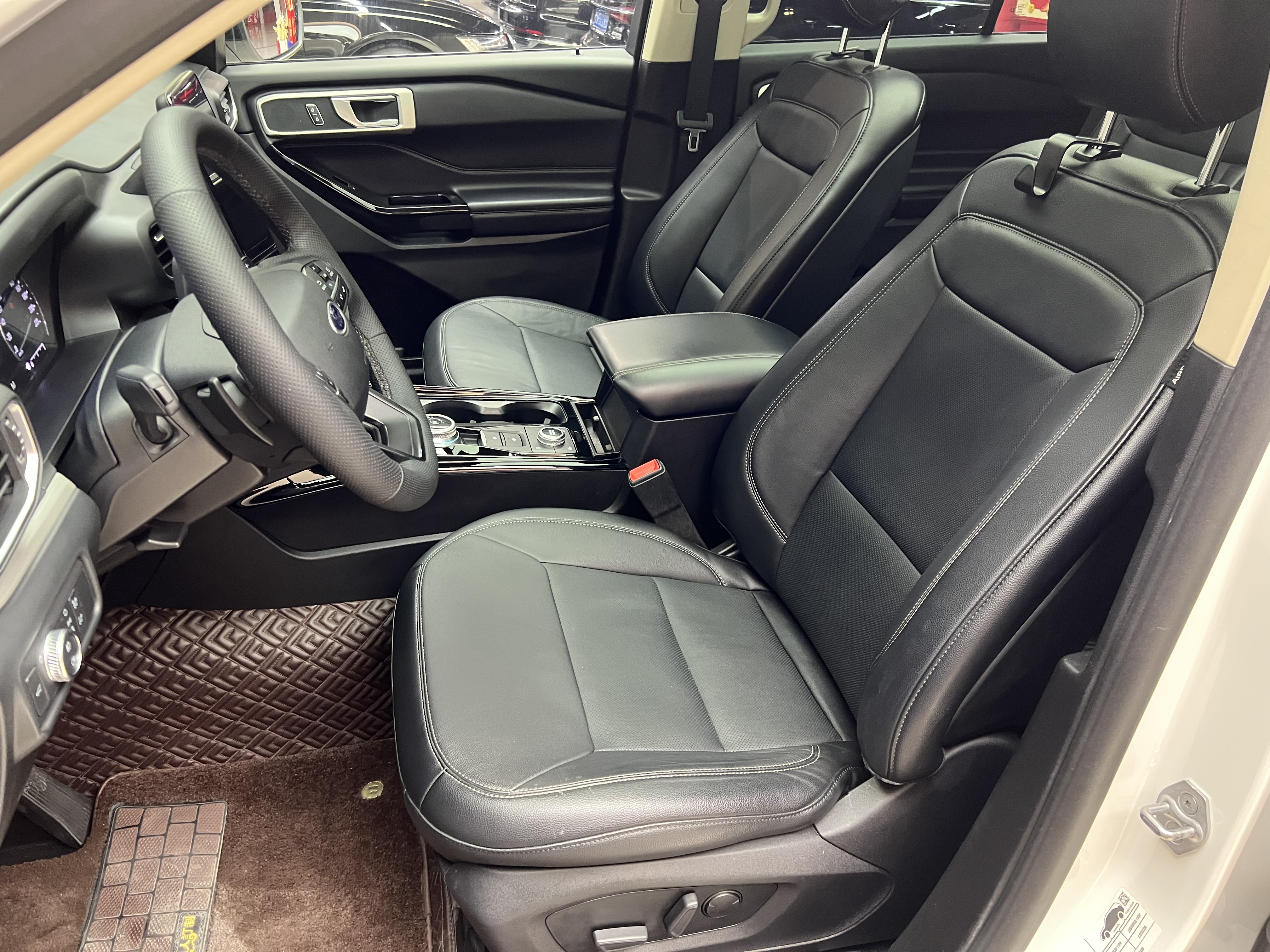 Ford Explorer 2021 car image #14