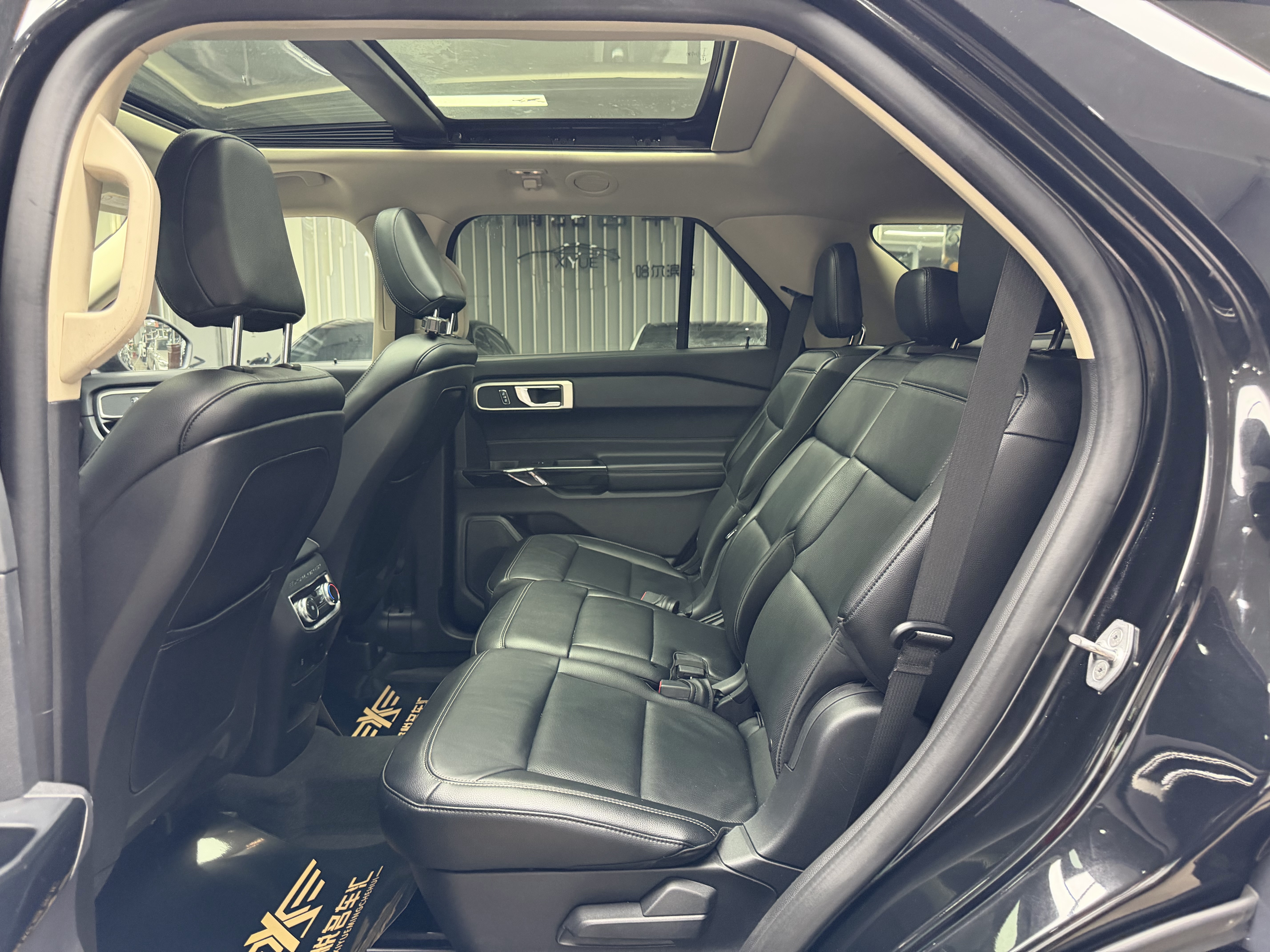 Ford Explorer 2022 car image #14