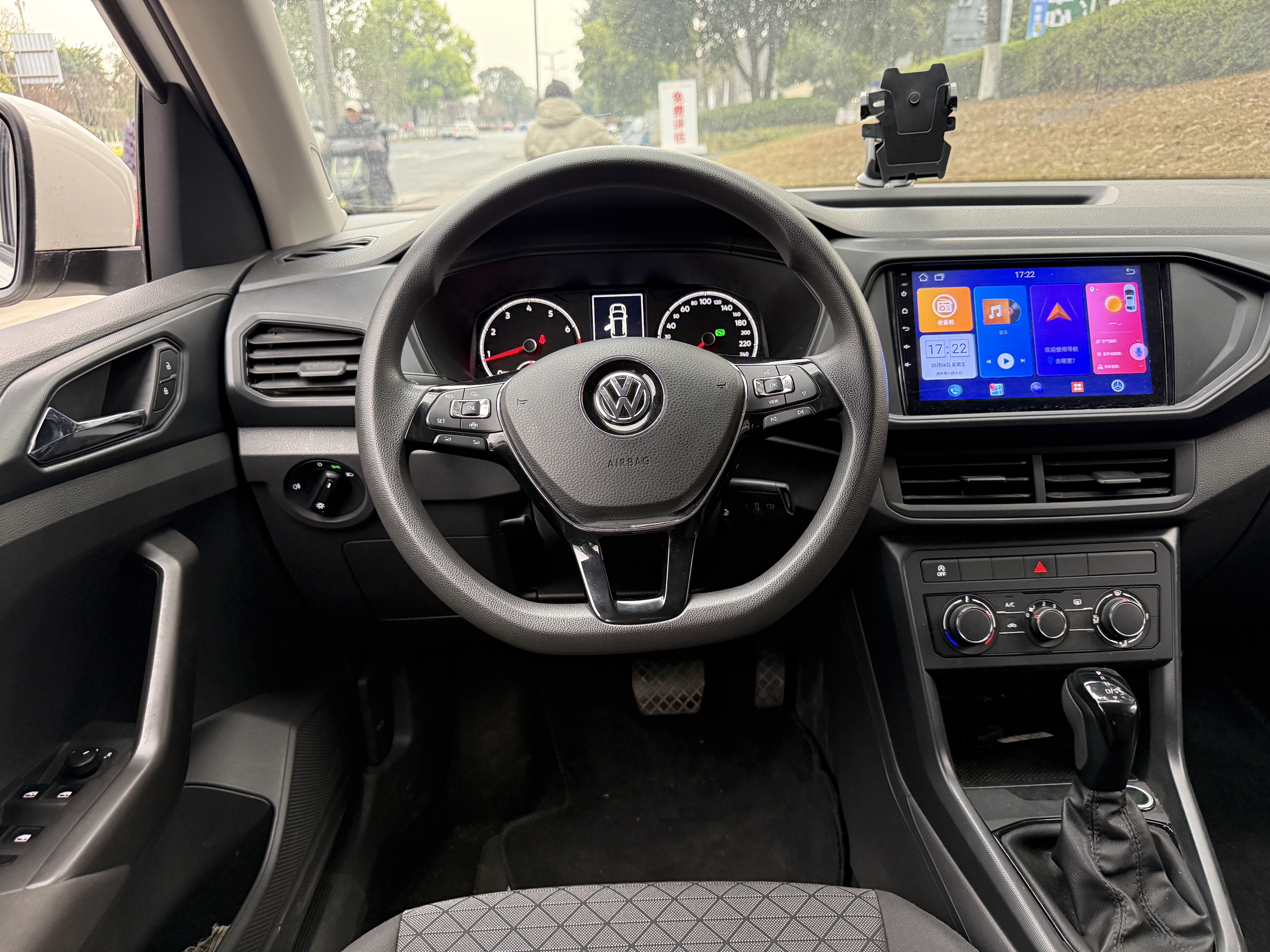 Volkswagen T-Cross 2021 #14 Volkswagen T-Cross 2021 car image #14