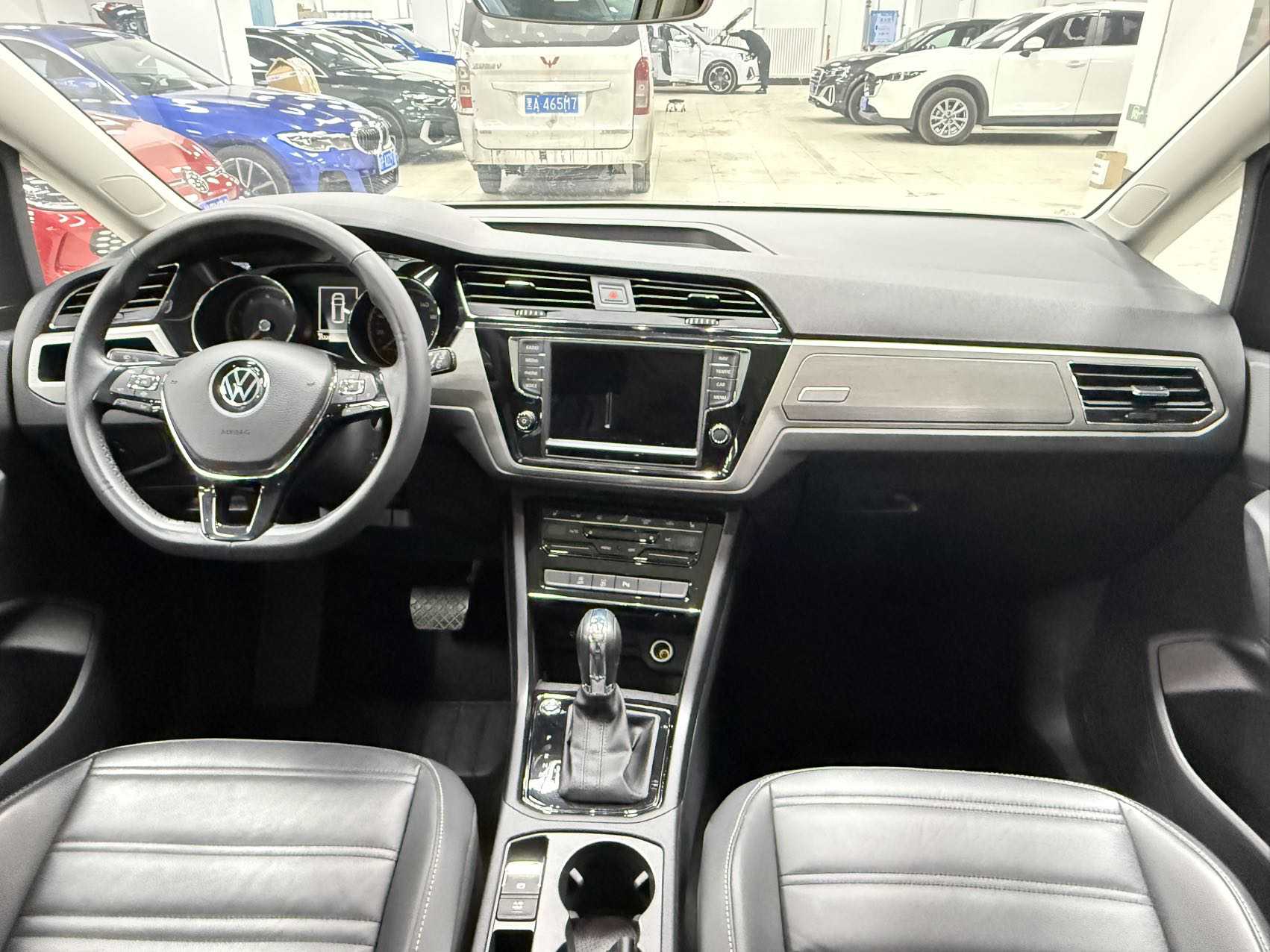 Volkswagen Touran 2022 car image #14