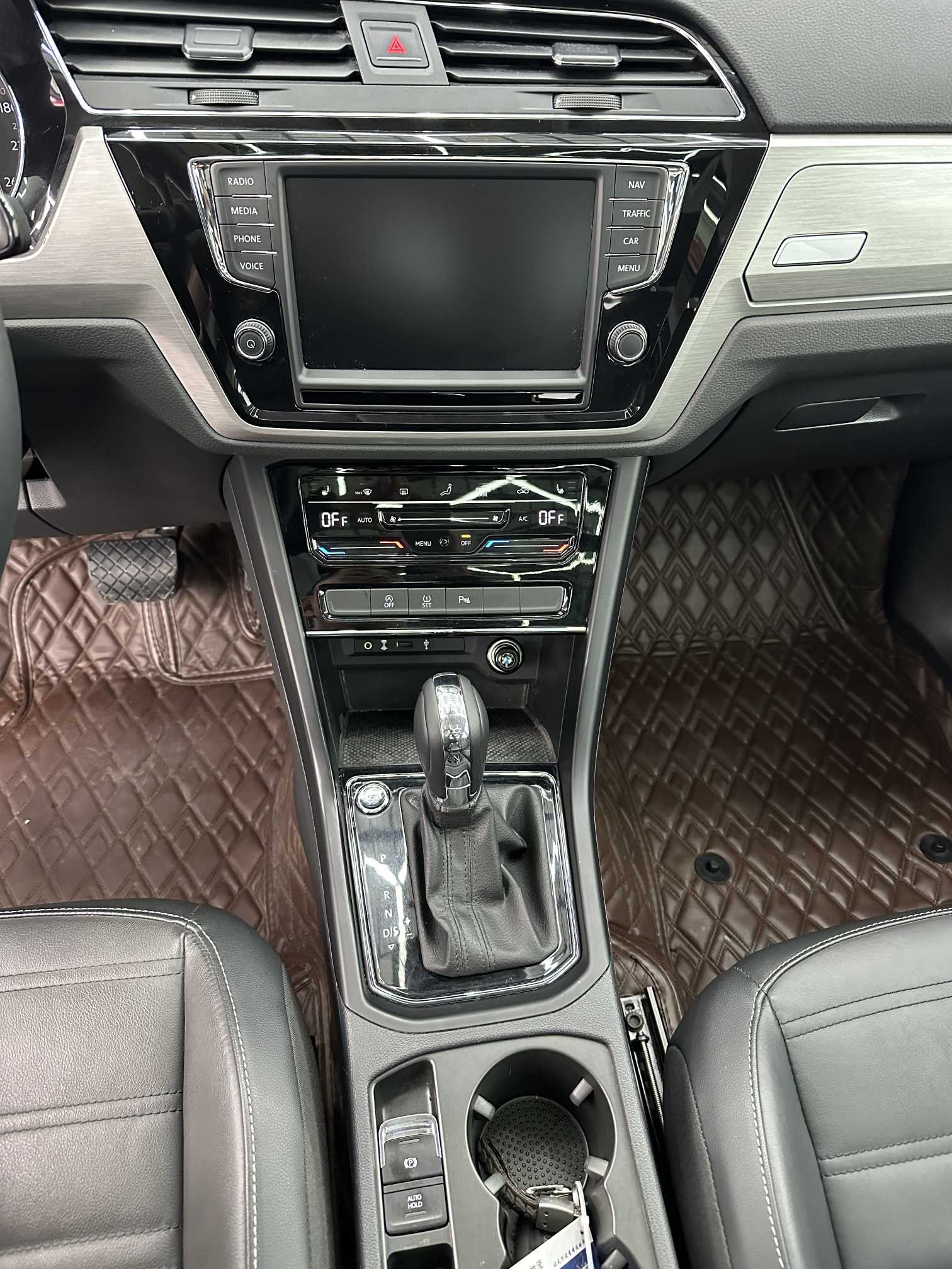 Volkswagen Touran 2021 #14 Volkswagen Touran 2021 car image #14