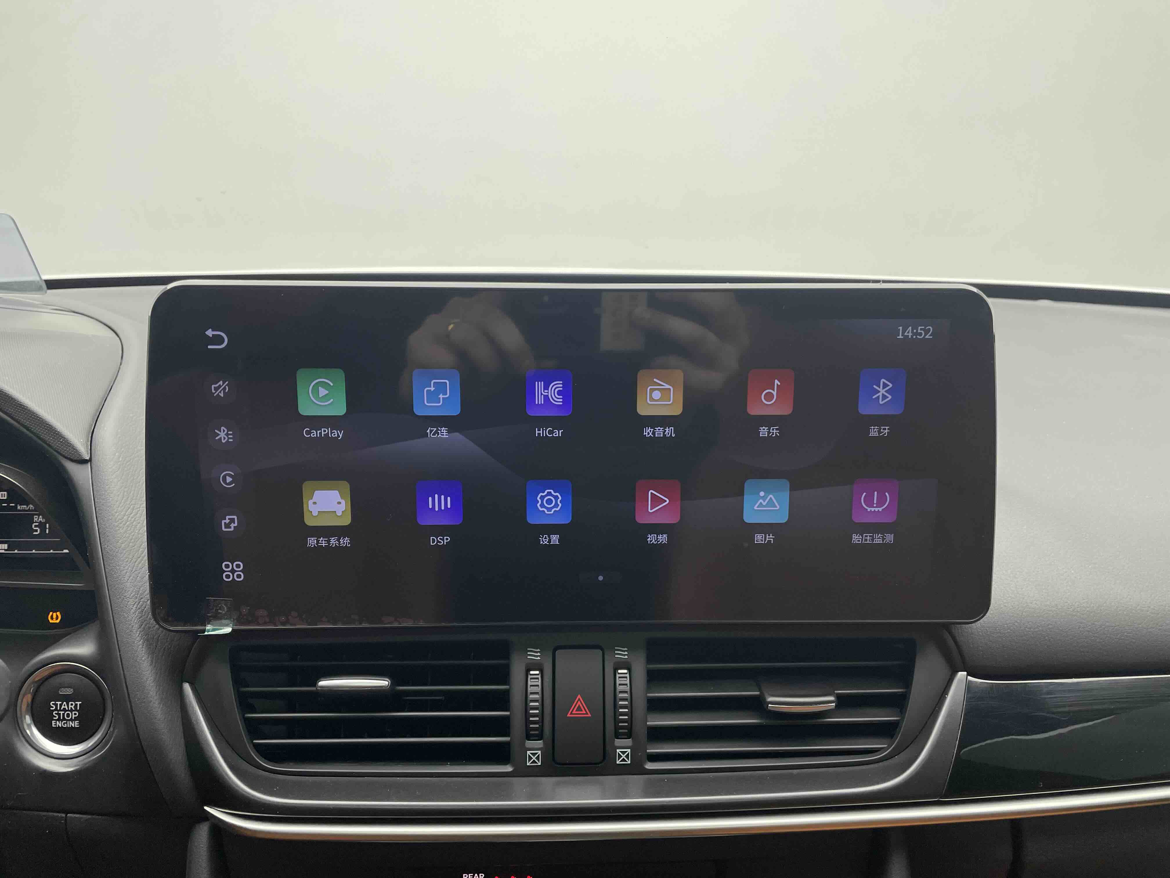 Mazda CX-4 2023 car image #14